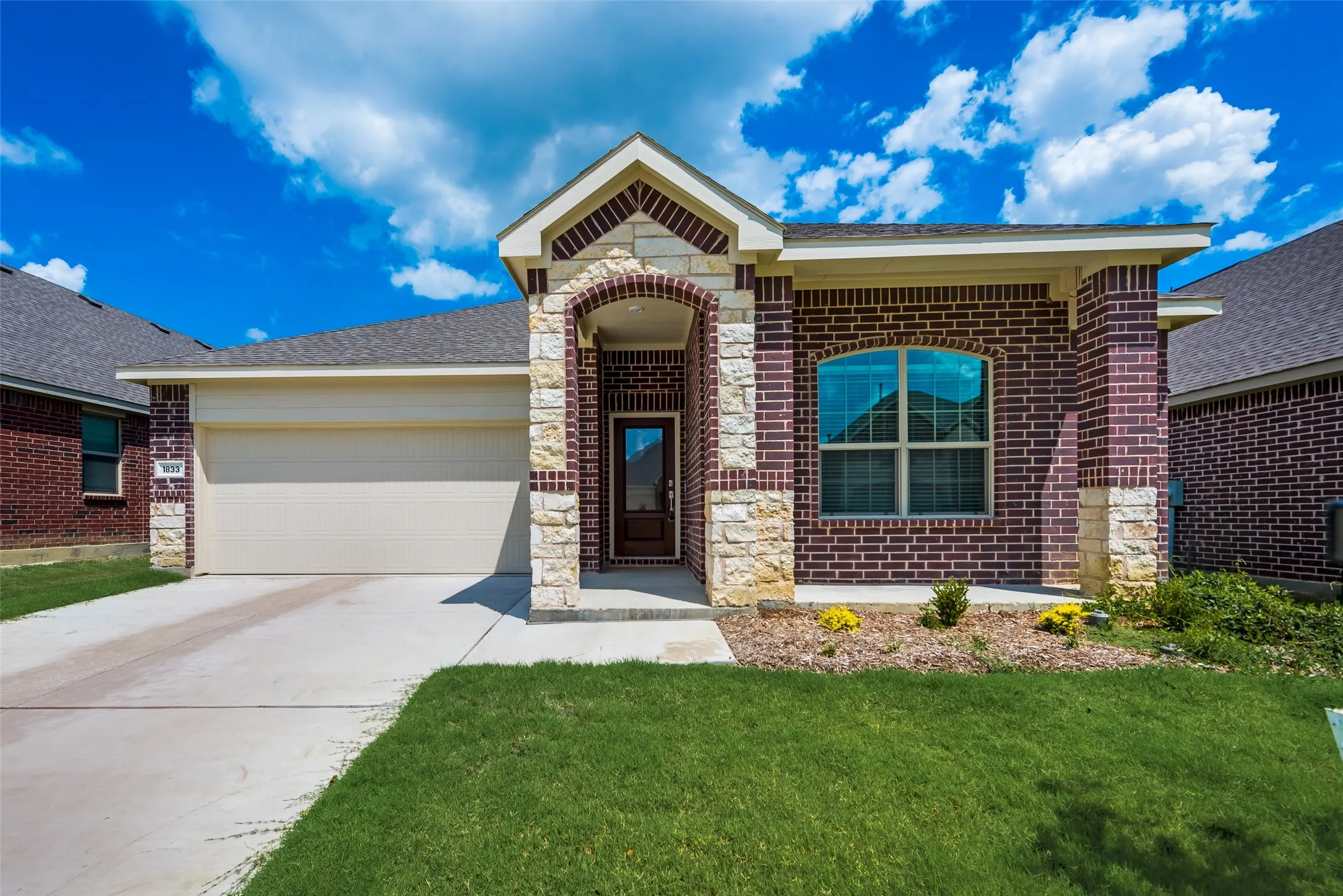 Single Family Residence For Rent in Denton County , 1833 Lake Grove Drive, Little Elm, Texas 75068, 3 Bedroom, 2 Bathroom, 2 Garage spaces, 1,602 Sqft, built in 2022, mls#21243316, Real Estate Agent in Little Elm, Homes For Rent in Denton county, Homes For Rent in Little Elm, Realtor in Little Elm Texas, Real Estate Brokerage Independent Realty Texas, Luminita Cordes Realtor