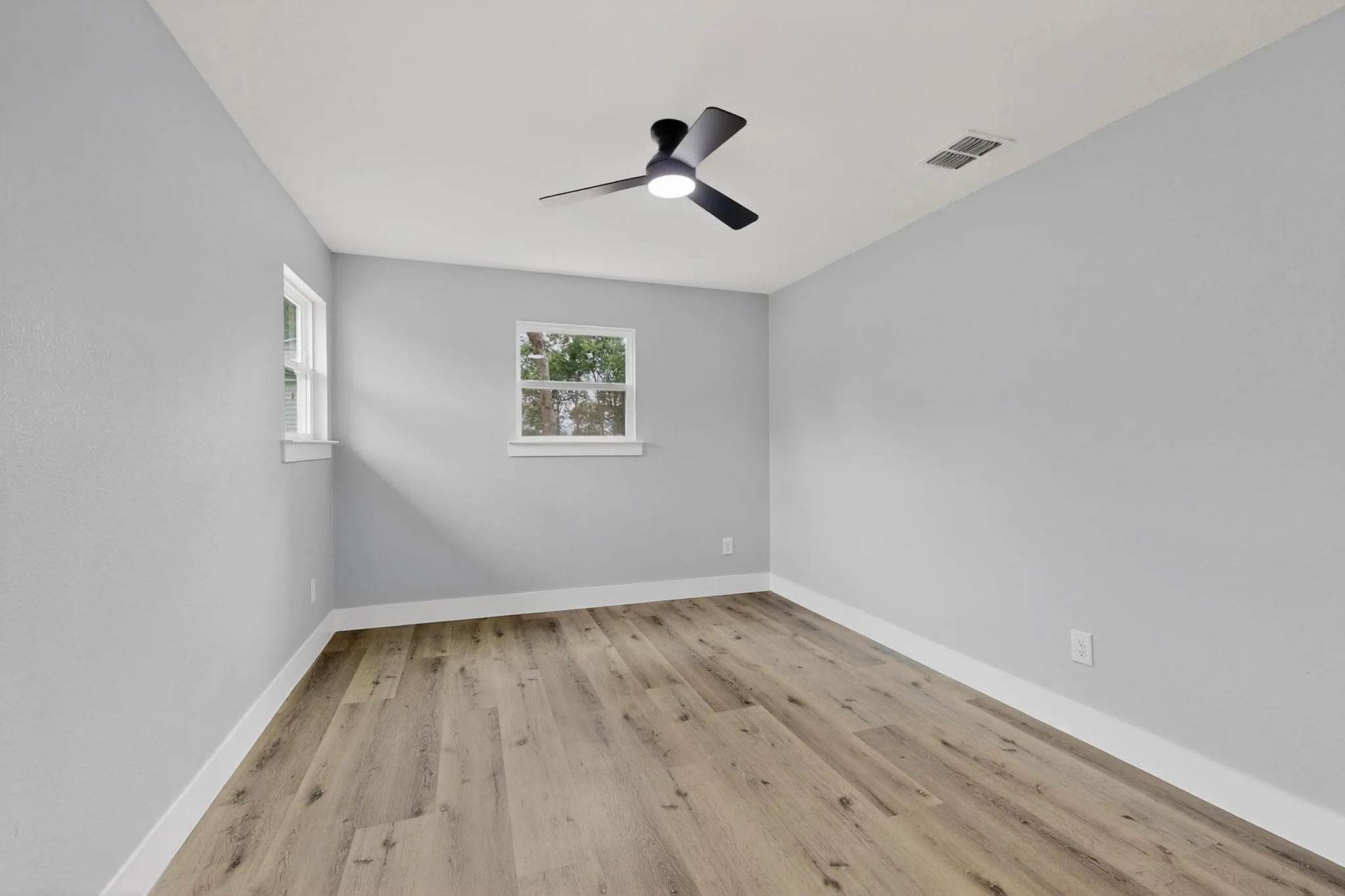 Single Family Residence For Sale in Kaufman County , 6060 County Road 166, Kaufman, Texas 75142, 5 Bedroom, 3 Bathroom, Garage spaces, 2,160 Sqft, built in 1990, Preowned, mls#21245640, Real Estate Agent in Kaufman, Homes For Sale in Kaufman county, Homes For Sale in Kaufman, Realtor in Kaufman Texas, Real Estate Brokerage Independent Realty Texas, Luminita Cordes Realtor
