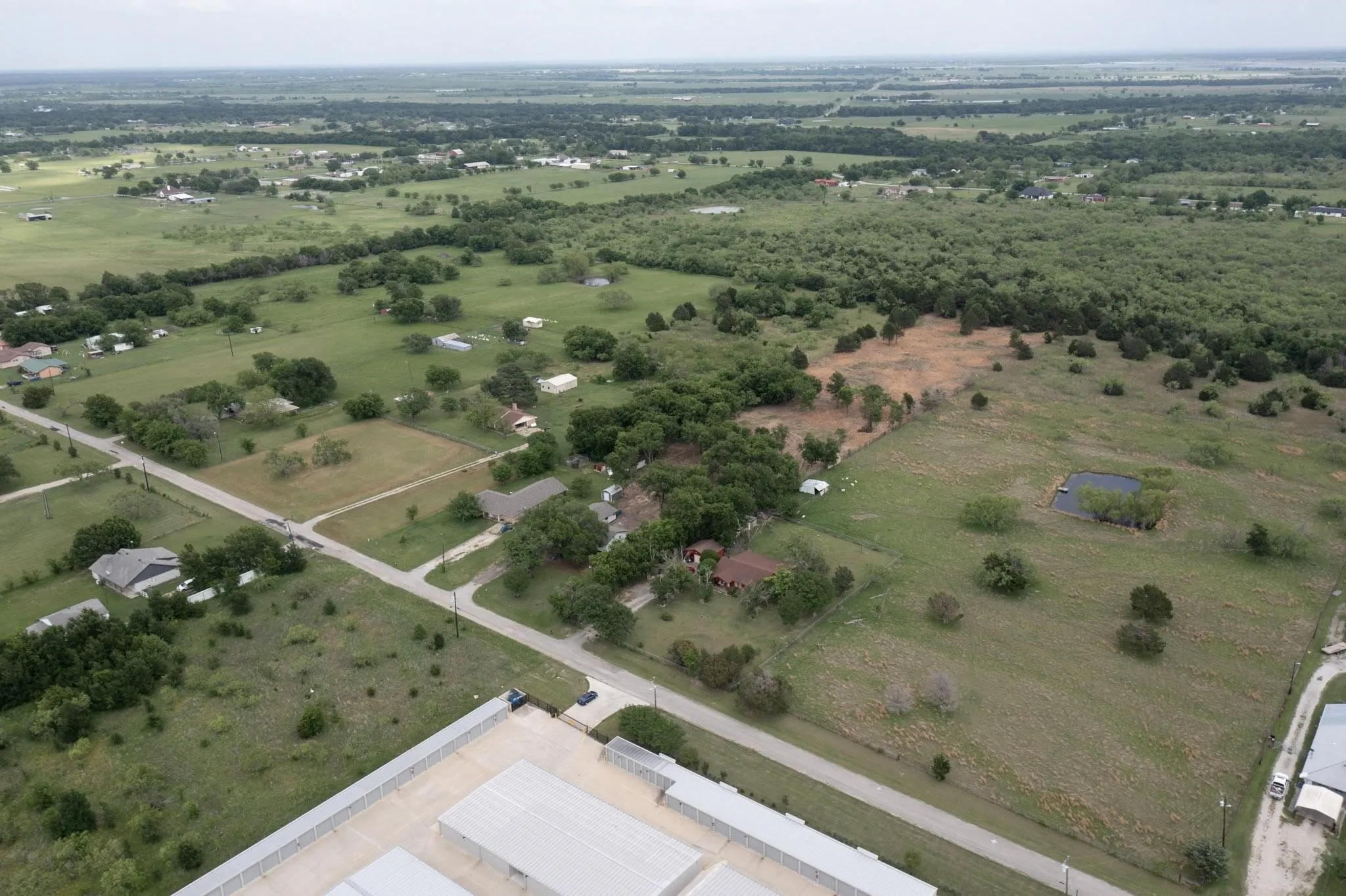 Single Family Residence For Sale in Kaufman County , 6060 County Road 166, Kaufman, Texas 75142, 5 Bedroom, 3 Bathroom, Garage spaces, 2,160 Sqft, built in 1990, Preowned, mls#21245640, Real Estate Agent in Kaufman, Homes For Sale in Kaufman county, Homes For Sale in Kaufman, Realtor in Kaufman Texas, Real Estate Brokerage Independent Realty Texas, Luminita Cordes Realtor