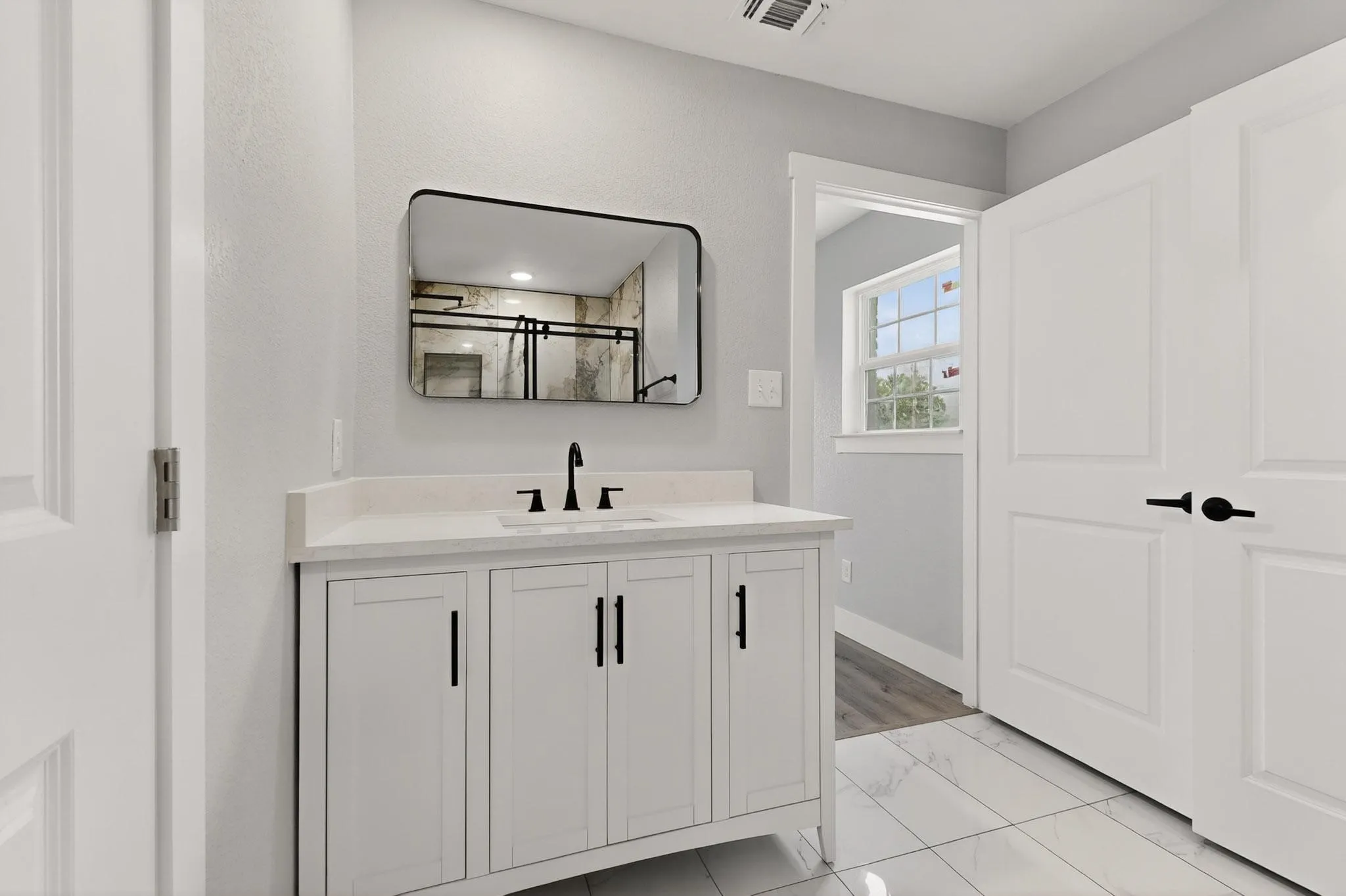 Single Family Residence For Sale in Kaufman County , 6060 County Road 166, Kaufman, Texas 75142, 5 Bedroom, 3 Bathroom, Garage spaces, 2,160 Sqft, built in 1990, Preowned, mls#21245640, Real Estate Agent in Kaufman, Homes For Sale in Kaufman county, Homes For Sale in Kaufman, Realtor in Kaufman Texas, Real Estate Brokerage Independent Realty Texas, Luminita Cordes Realtor