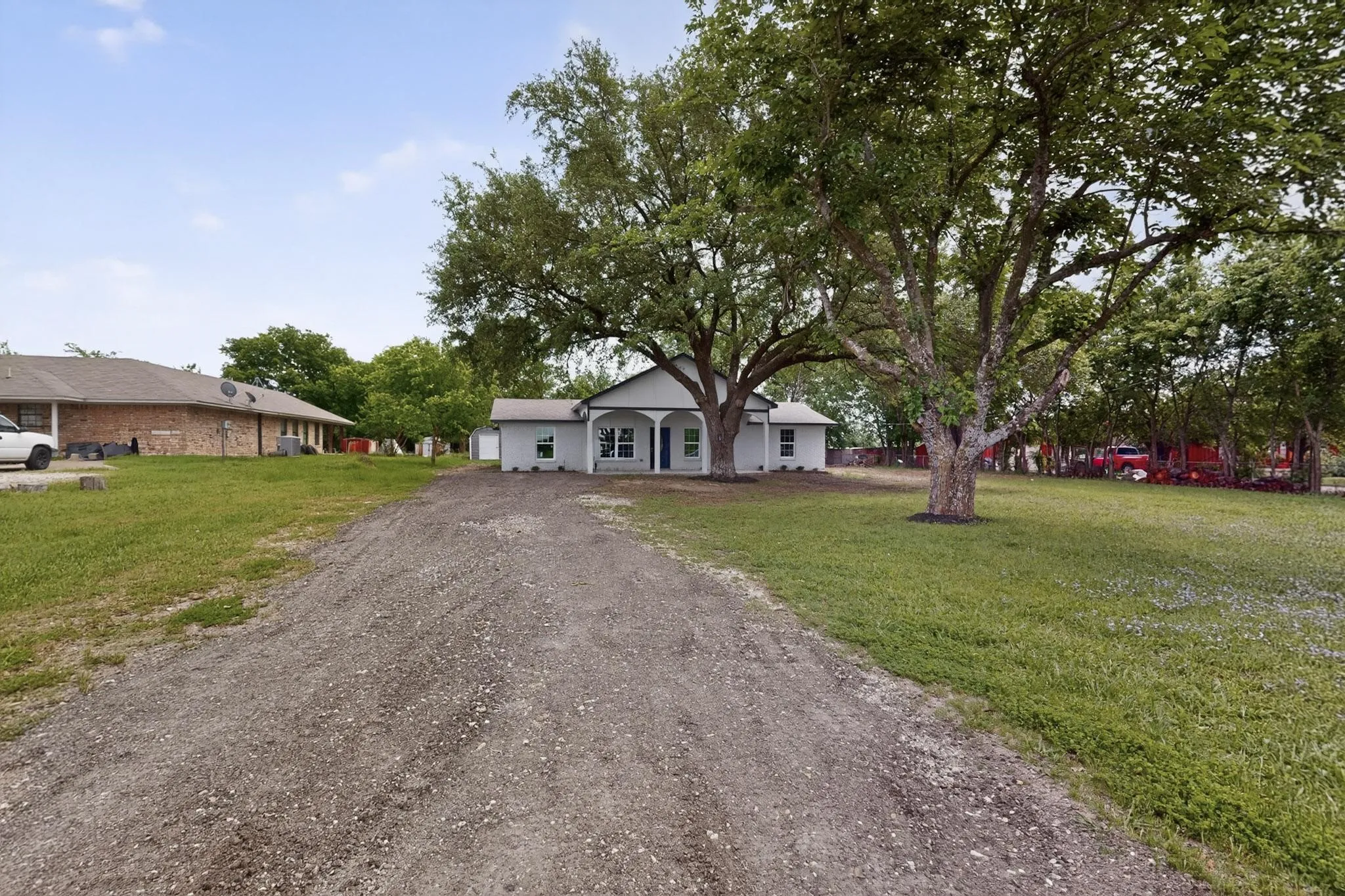 Single Family Residence For Sale in Kaufman County , 6060 County Road 166, Kaufman, Texas 75142, 5 Bedroom, 3 Bathroom, Garage spaces, 2,160 Sqft, built in 1990, Preowned, mls#21245640, Real Estate Agent in Kaufman, Homes For Sale in Kaufman county, Homes For Sale in Kaufman, Realtor in Kaufman Texas, Real Estate Brokerage Independent Realty Texas, Luminita Cordes Realtor