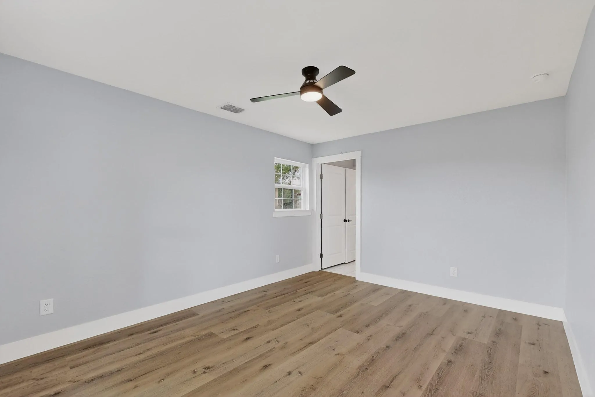 Single Family Residence For Sale in Kaufman County , 6060 County Road 166, Kaufman, Texas 75142, 5 Bedroom, 3 Bathroom, Garage spaces, 2,160 Sqft, built in 1990, Preowned, mls#21245640, Real Estate Agent in Kaufman, Homes For Sale in Kaufman county, Homes For Sale in Kaufman, Realtor in Kaufman Texas, Real Estate Brokerage Independent Realty Texas, Luminita Cordes Realtor