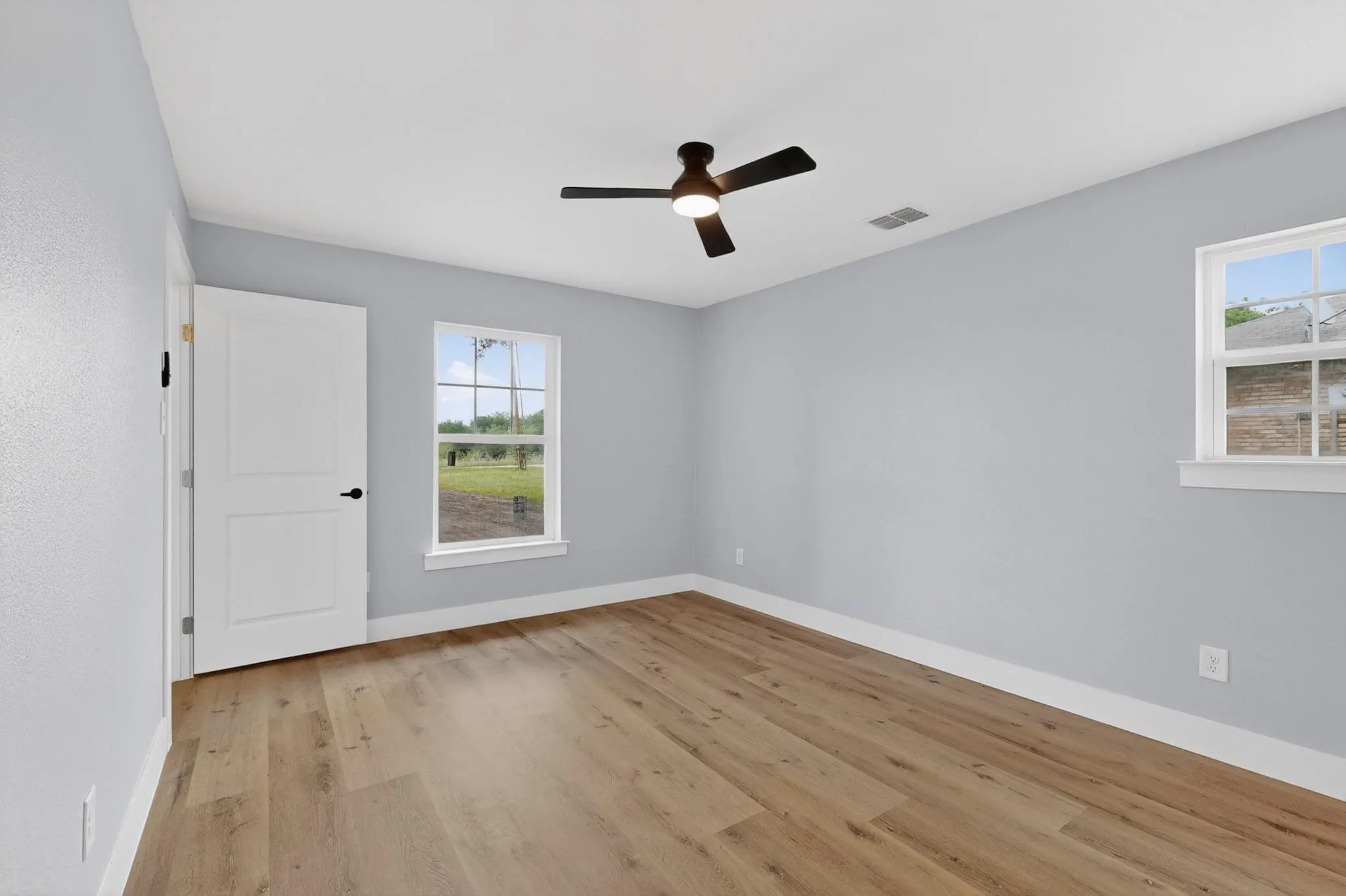 Single Family Residence For Sale in Kaufman County , 6060 County Road 166, Kaufman, Texas 75142, 5 Bedroom, 3 Bathroom, Garage spaces, 2,160 Sqft, built in 1990, Preowned, mls#21245640, Real Estate Agent in Kaufman, Homes For Sale in Kaufman county, Homes For Sale in Kaufman, Realtor in Kaufman Texas, Real Estate Brokerage Independent Realty Texas, Luminita Cordes Realtor
