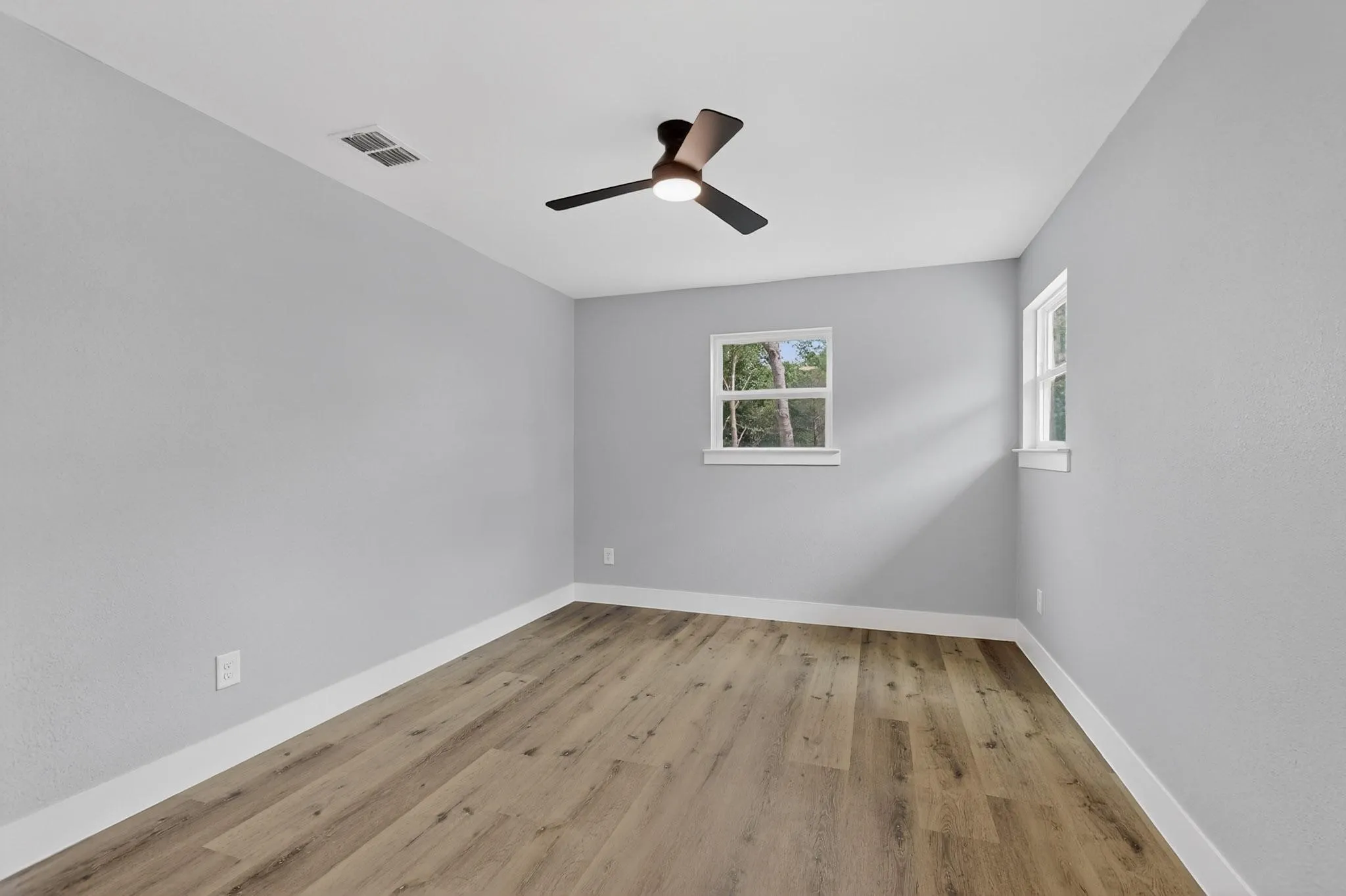 Single Family Residence For Sale in Kaufman County , 6060 County Road 166, Kaufman, Texas 75142, 5 Bedroom, 3 Bathroom, Garage spaces, 2,160 Sqft, built in 1990, Preowned, mls#21245640, Real Estate Agent in Kaufman, Homes For Sale in Kaufman county, Homes For Sale in Kaufman, Realtor in Kaufman Texas, Real Estate Brokerage Independent Realty Texas, Luminita Cordes Realtor