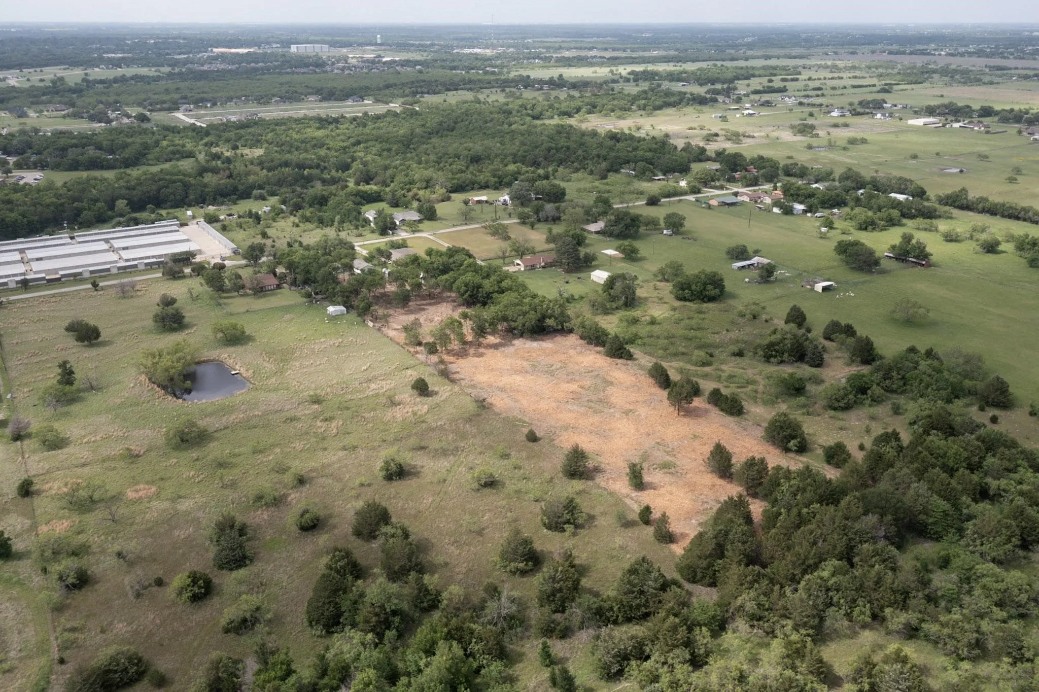 Single Family Residence For Sale in Kaufman County , 6060 County Road 166, Kaufman, Texas 75142, 5 Bedroom, 3 Bathroom, Garage spaces, 2,160 Sqft, built in 1990, Preowned, mls#21245640, Real Estate Agent in Kaufman, Homes For Sale in Kaufman county, Homes For Sale in Kaufman, Realtor in Kaufman Texas, Real Estate Brokerage Independent Realty Texas, Luminita Cordes Realtor