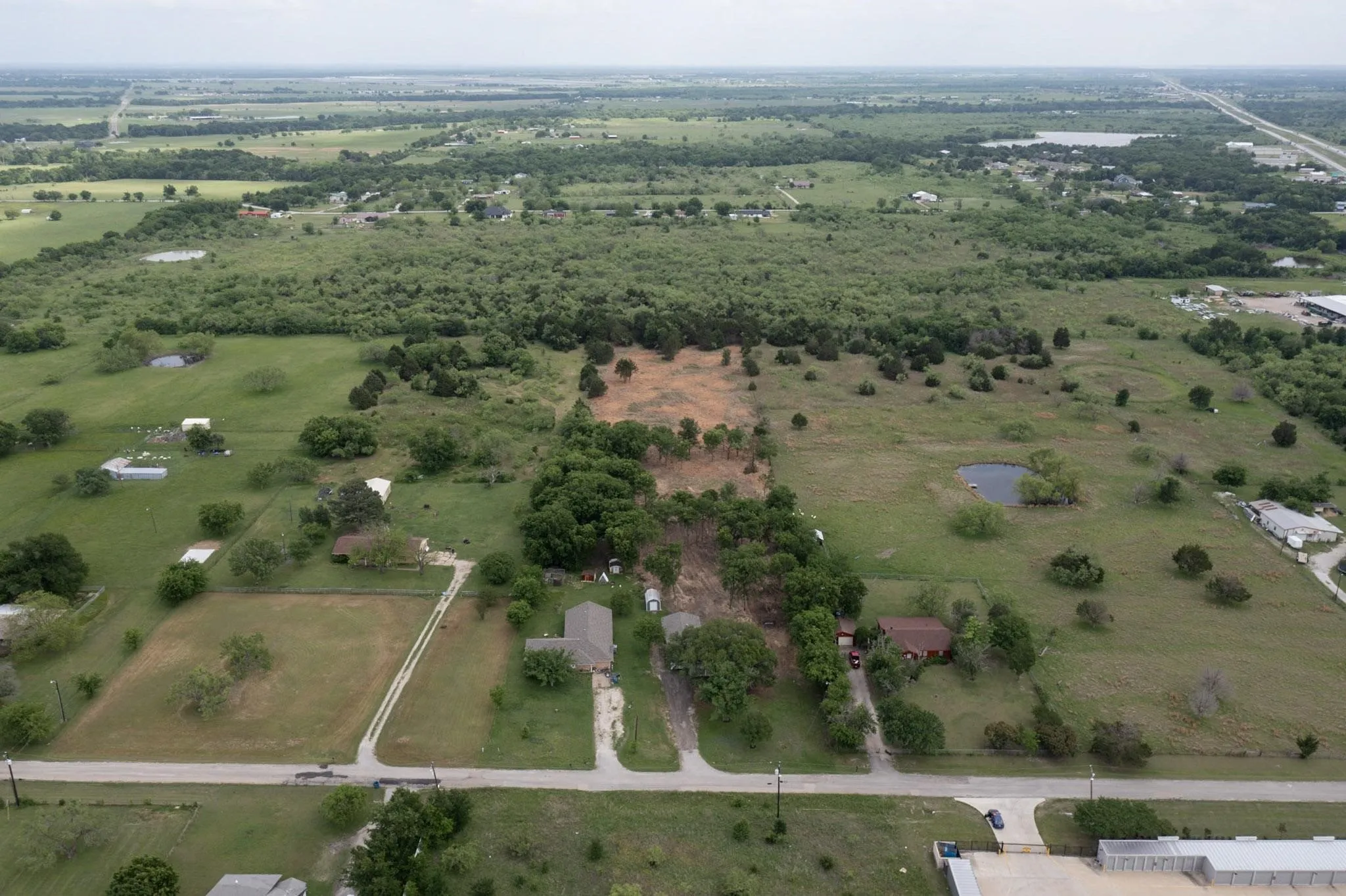 Single Family Residence For Sale in Kaufman County , 6060 County Road 166, Kaufman, Texas 75142, 5 Bedroom, 3 Bathroom, Garage spaces, 2,160 Sqft, built in 1990, Preowned, mls#21245640, Real Estate Agent in Kaufman, Homes For Sale in Kaufman county, Homes For Sale in Kaufman, Realtor in Kaufman Texas, Real Estate Brokerage Independent Realty Texas, Luminita Cordes Realtor