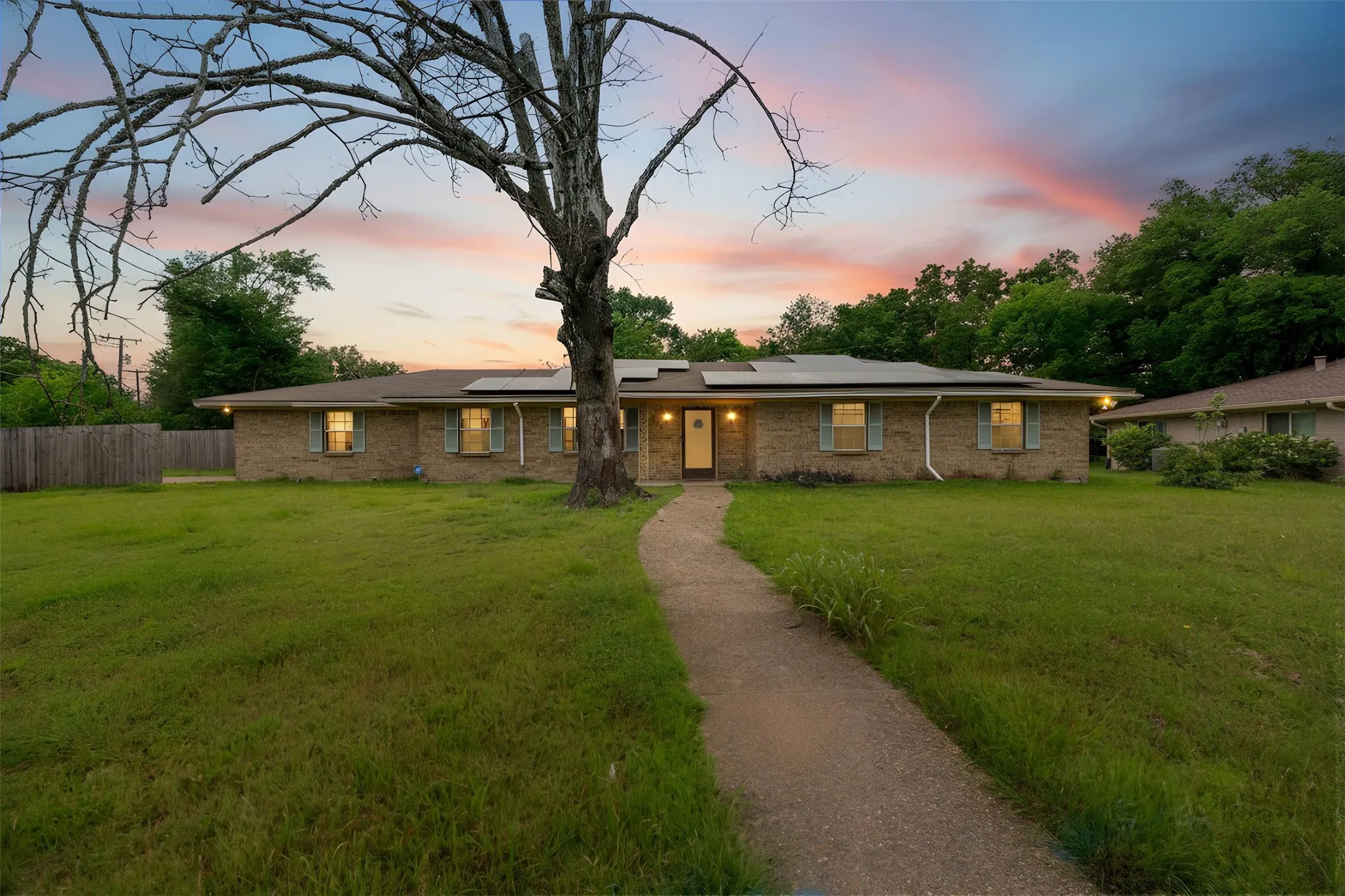 Single Family Residence For Sale in Navarro County , 536 Forrest Lane, Corsicana, Texas 75110, 4 Bedroom, 2 Bathroom, 1 Garage spaces, 1,976 Sqft, built in 1970, mls#21245673, Real Estate Agent in Corsicana, Homes For Sale in Navarro county, Homes For Sale in Corsicana, Realtor in Corsicana Texas, Real Estate Brokerage Independent Realty Texas, Luminita Cordes Realtor
