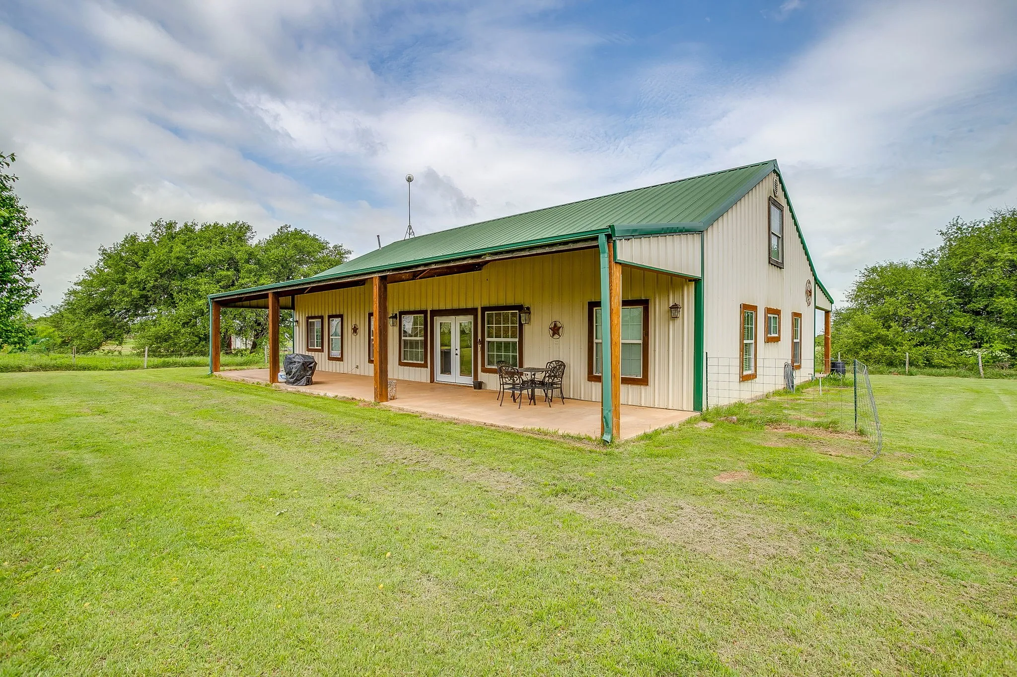 Single Family Residence For Sale in Palo Pinto County , 13450 SH 254, Graford, Texas 76449, 3 Bedroom, 2 Bathroom, Garage spaces, 3,115 Sqft, built in 2004, Preowned, Price $935,000, mls#21245221, Real Estate Agent in Graford, Homes For Sale in Palo Pinto county, Homes For Sale in Graford, Realtor in Graford Texas, Real Estate Brokerage Independent Realty Texas, Luminita Cordes Realtor