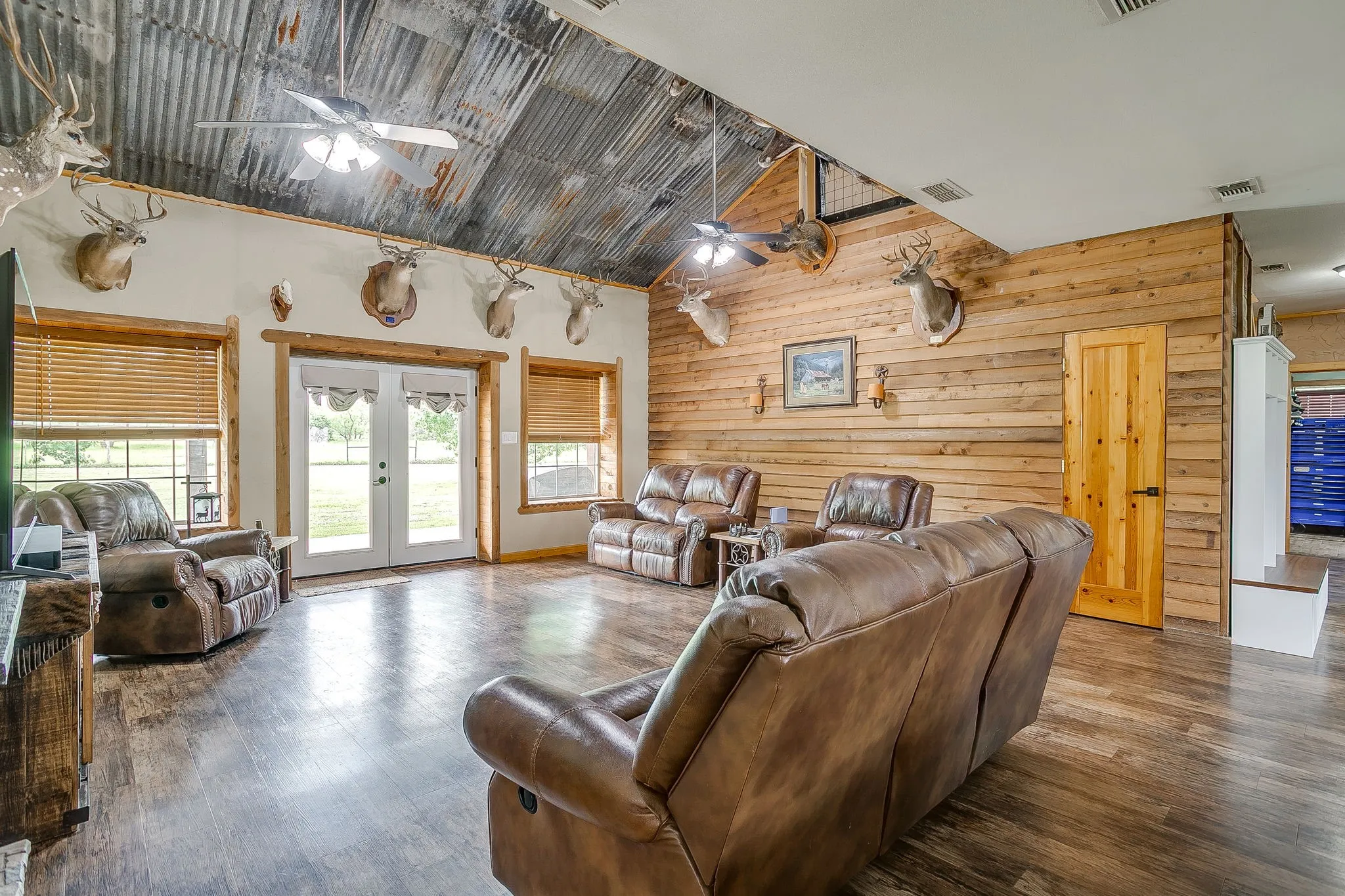 Single Family Residence For Sale in Palo Pinto County , 13450 SH 254, Graford, Texas 76449, 3 Bedroom, 2 Bathroom, Garage spaces, 3,115 Sqft, built in 2004, Preowned, Price $935,000, mls#21245221, Real Estate Agent in Graford, Homes For Sale in Palo Pinto county, Homes For Sale in Graford, Realtor in Graford Texas, Real Estate Brokerage Independent Realty Texas, Luminita Cordes Realtor