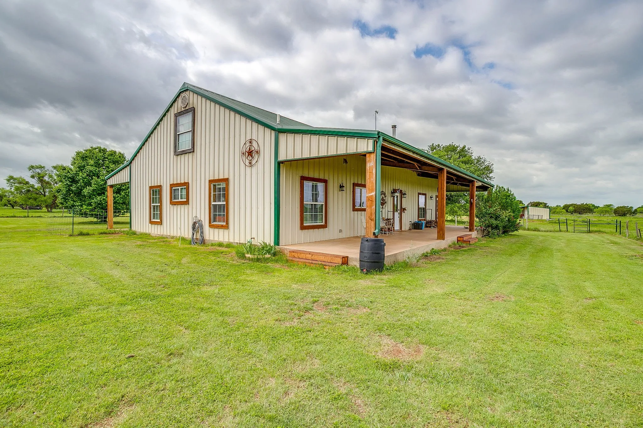 Single Family Residence For Sale in Palo Pinto County , 13450 SH 254, Graford, Texas 76449, 3 Bedroom, 2 Bathroom, Garage spaces, 3,115 Sqft, built in 2004, Preowned, Price $935,000, mls#21245221, Real Estate Agent in Graford, Homes For Sale in Palo Pinto county, Homes For Sale in Graford, Realtor in Graford Texas, Real Estate Brokerage Independent Realty Texas, Luminita Cordes Realtor