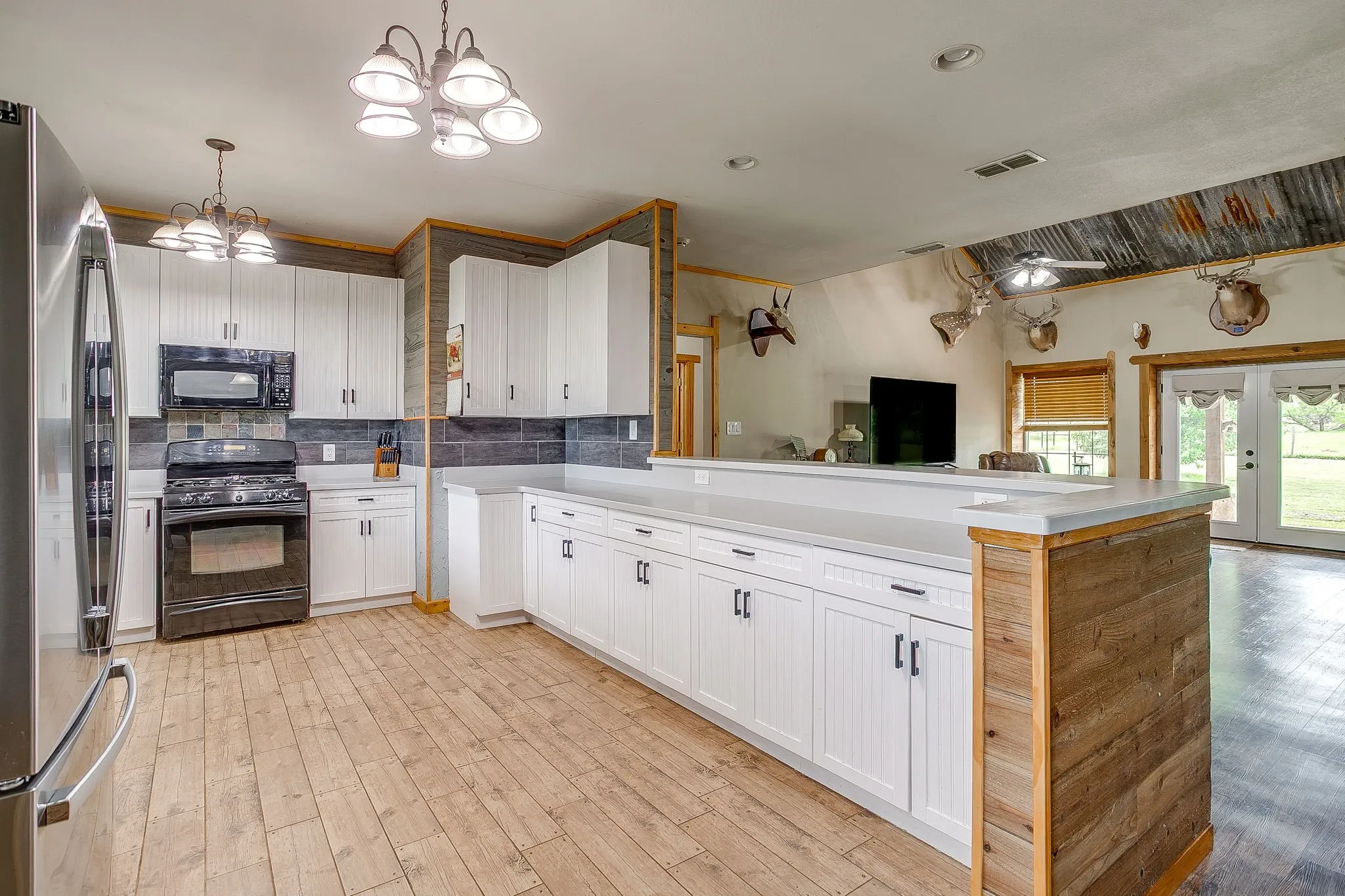 Single Family Residence For Sale in Palo Pinto County , 13450 SH 254, Graford, Texas 76449, 3 Bedroom, 2 Bathroom, Garage spaces, 3,115 Sqft, built in 2004, Preowned, Price $935,000, mls#21245221, Real Estate Agent in Graford, Homes For Sale in Palo Pinto county, Homes For Sale in Graford, Realtor in Graford Texas, Real Estate Brokerage Independent Realty Texas, Luminita Cordes Realtor