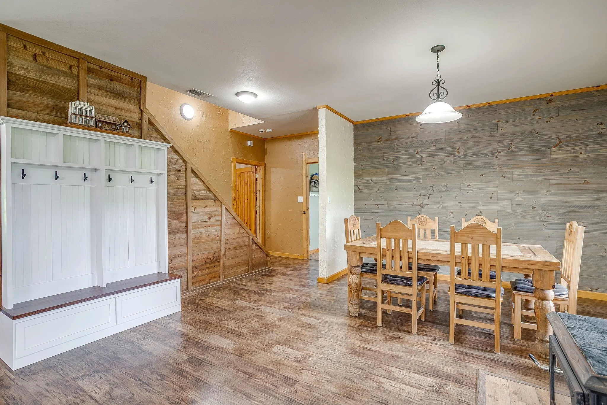 Single Family Residence For Sale in Palo Pinto County , 13450 SH 254, Graford, Texas 76449, 3 Bedroom, 2 Bathroom, Garage spaces, 3,115 Sqft, built in 2004, Preowned, Price $935,000, mls#21245221, Real Estate Agent in Graford, Homes For Sale in Palo Pinto county, Homes For Sale in Graford, Realtor in Graford Texas, Real Estate Brokerage Independent Realty Texas, Luminita Cordes Realtor