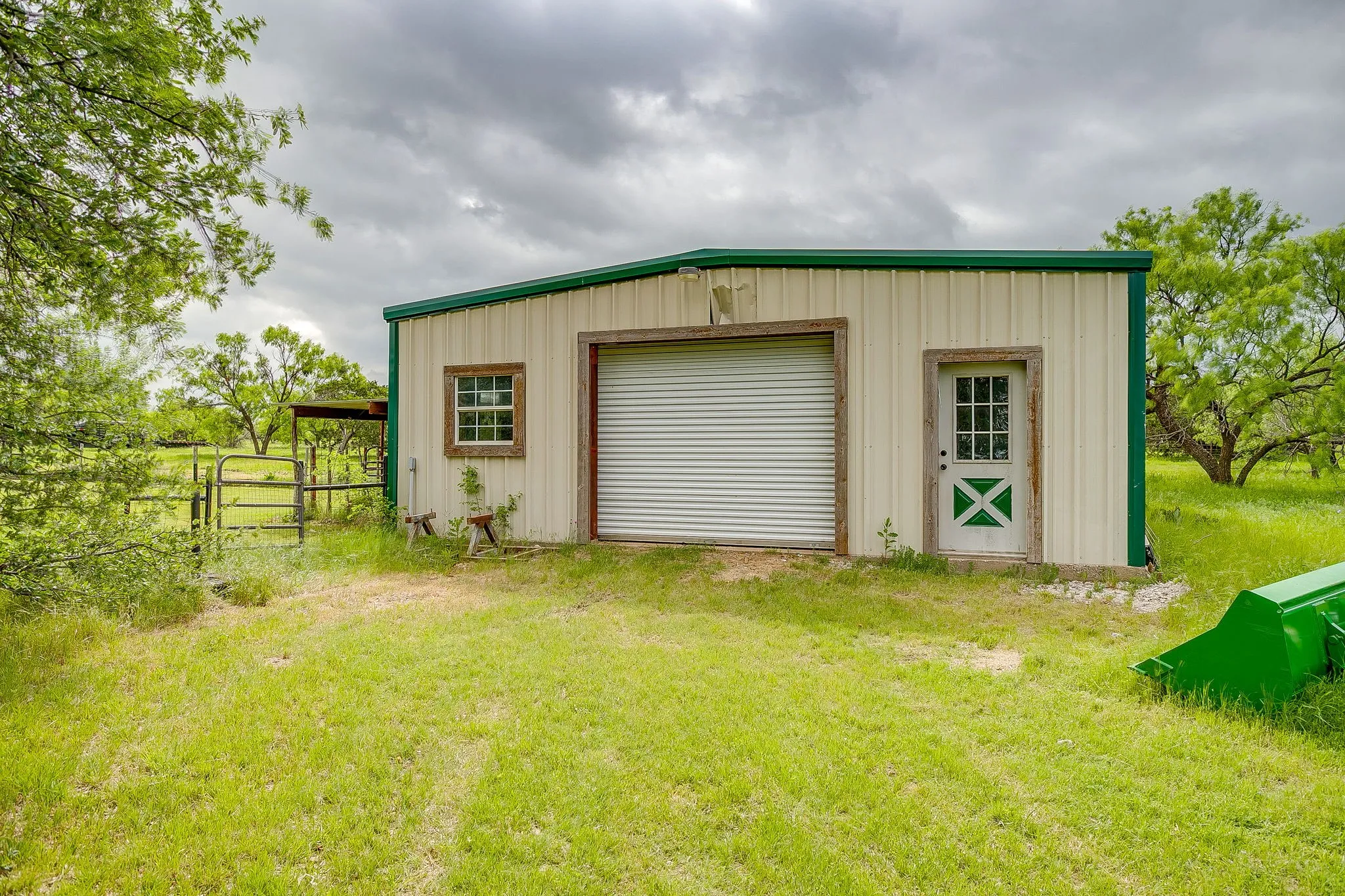 Single Family Residence For Sale in Palo Pinto County , 13450 SH 254, Graford, Texas 76449, 3 Bedroom, 2 Bathroom, Garage spaces, 3,115 Sqft, built in 2004, Preowned, Price $935,000, mls#21245221, Real Estate Agent in Graford, Homes For Sale in Palo Pinto county, Homes For Sale in Graford, Realtor in Graford Texas, Real Estate Brokerage Independent Realty Texas, Luminita Cordes Realtor