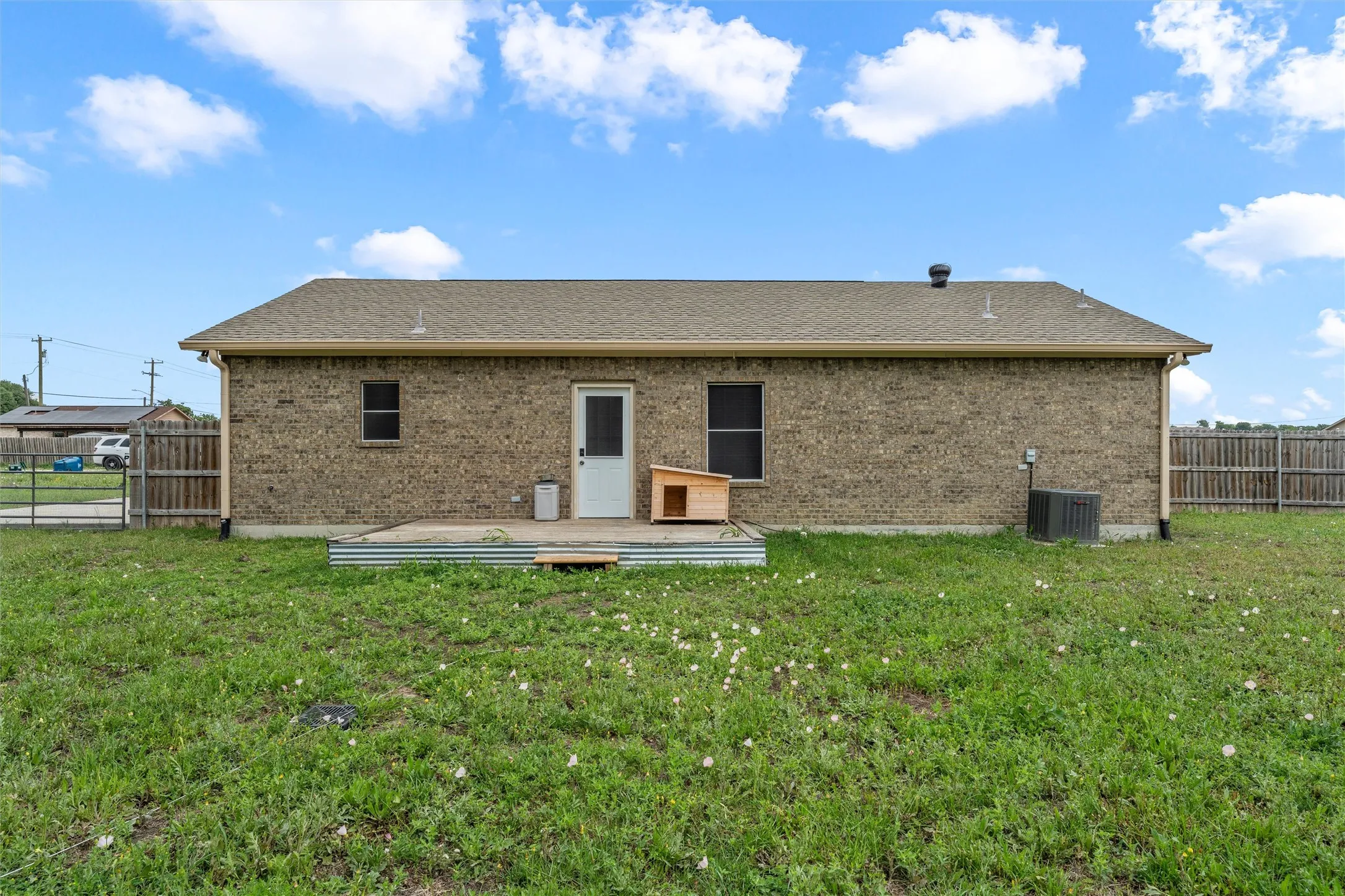 Single Family Residence For Sale in Hill County , 106 Moore Street, Itasca, Texas 76055, 3 Bedroom, 2 Bathroom, Garage spaces, 1,215 Sqft, built in 2020, Preowned, mls#21244751, Real Estate Agent in Itasca, Homes For Sale in Hill county, Homes For Sale in Itasca, Realtor in Itasca Texas, Real Estate Brokerage Independent Realty Texas, Luminita Cordes Realtor