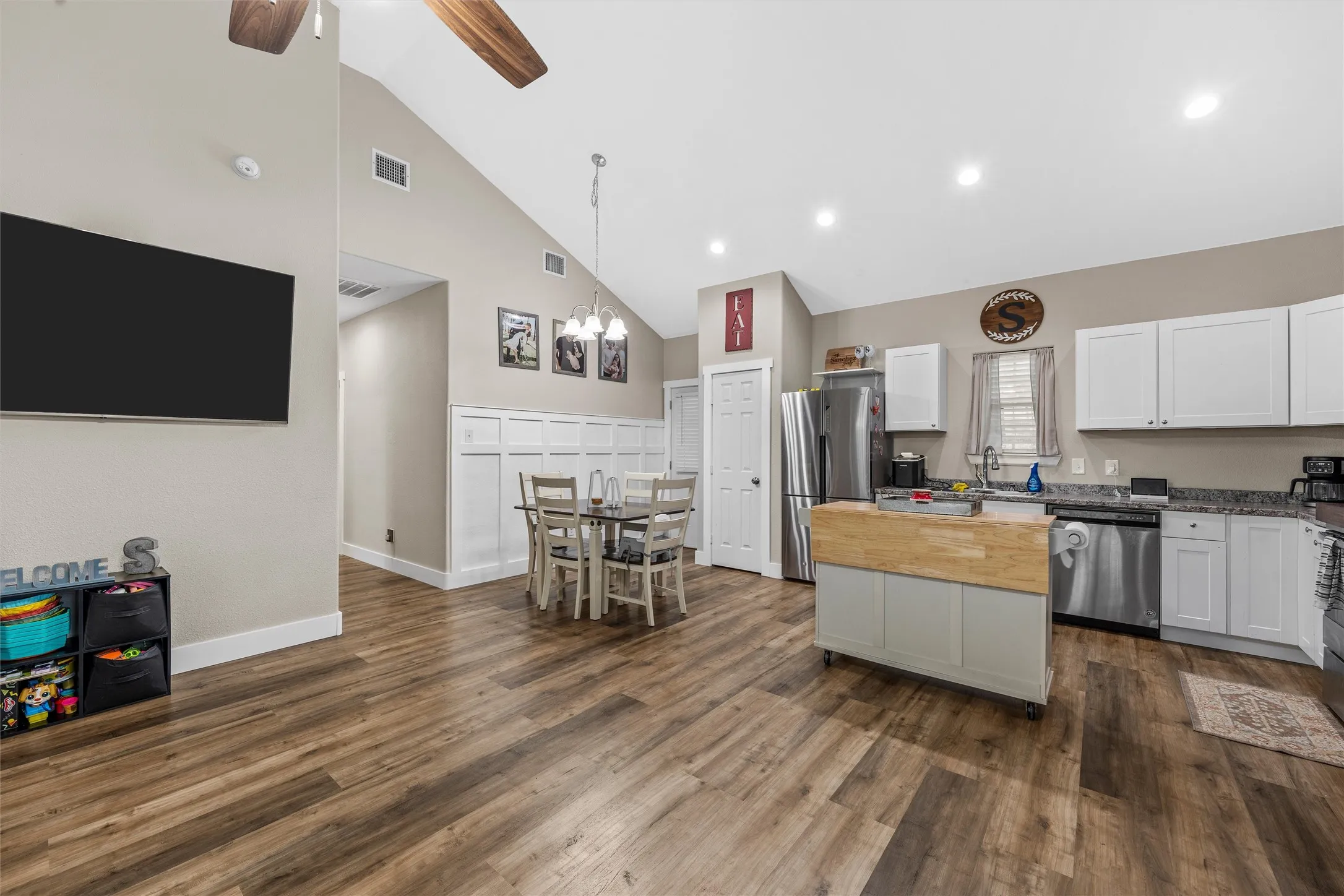 Single Family Residence For Sale in Hill County , 106 Moore Street, Itasca, Texas 76055, 3 Bedroom, 2 Bathroom, Garage spaces, 1,215 Sqft, built in 2020, Preowned, mls#21244751, Real Estate Agent in Itasca, Homes For Sale in Hill county, Homes For Sale in Itasca, Realtor in Itasca Texas, Real Estate Brokerage Independent Realty Texas, Luminita Cordes Realtor