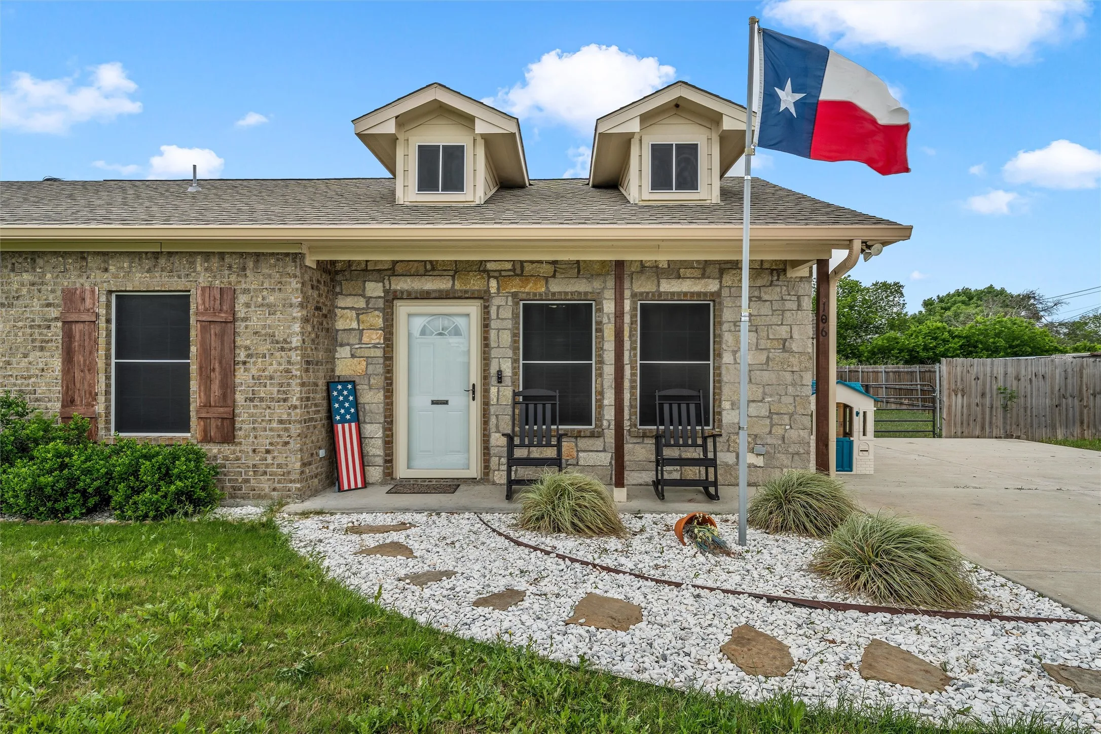 Single Family Residence For Sale in Hill County , 106 Moore Street, Itasca, Texas 76055, 3 Bedroom, 2 Bathroom, Garage spaces, 1,215 Sqft, built in 2020, Preowned, mls#21244751, Real Estate Agent in Itasca, Homes For Sale in Hill county, Homes For Sale in Itasca, Realtor in Itasca Texas, Real Estate Brokerage Independent Realty Texas, Luminita Cordes Realtor