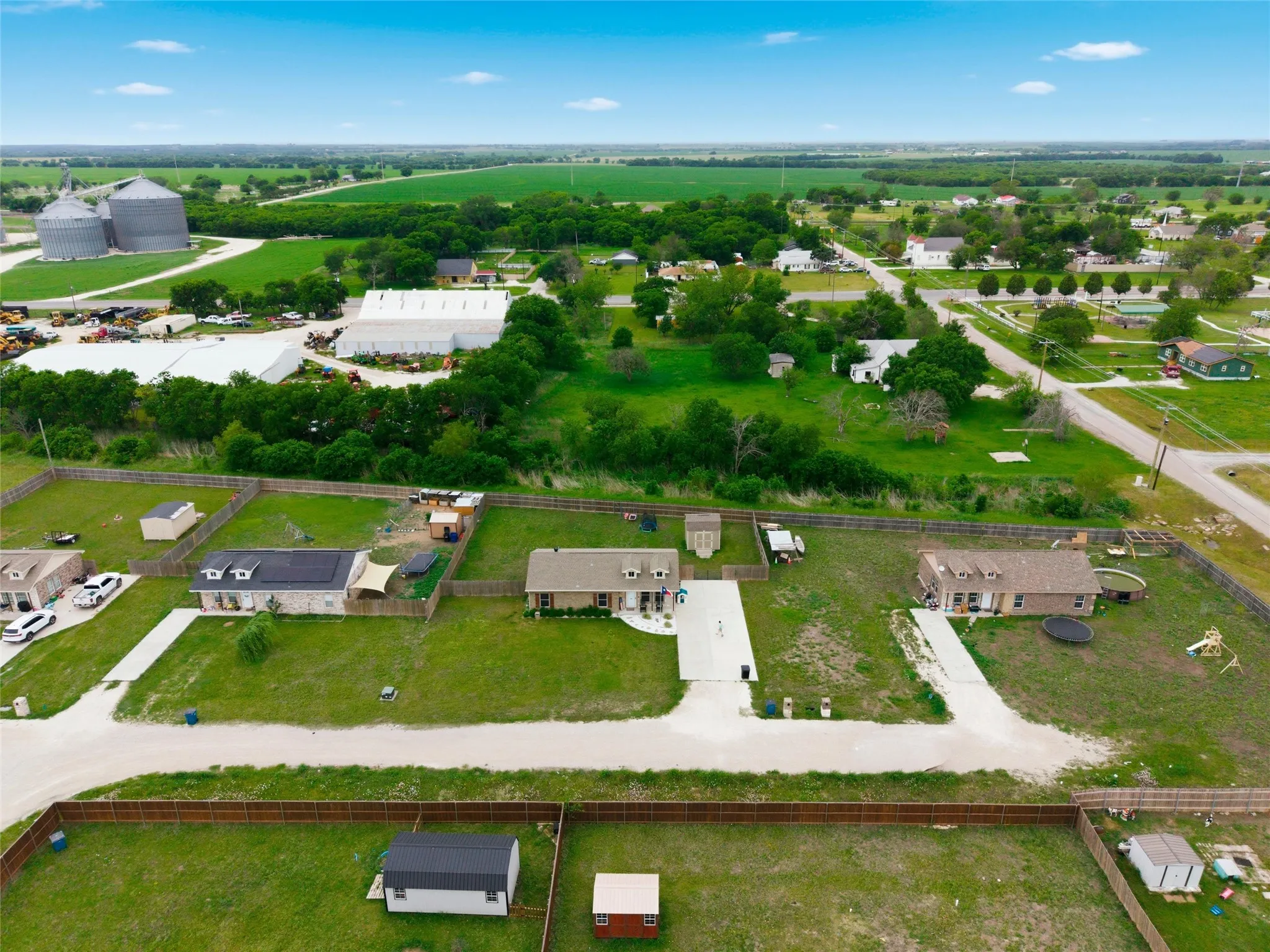 Single Family Residence For Sale in Hill County , 106 Moore Street, Itasca, Texas 76055, 3 Bedroom, 2 Bathroom, Garage spaces, 1,215 Sqft, built in 2020, Preowned, mls#21244751, Real Estate Agent in Itasca, Homes For Sale in Hill county, Homes For Sale in Itasca, Realtor in Itasca Texas, Real Estate Brokerage Independent Realty Texas, Luminita Cordes Realtor