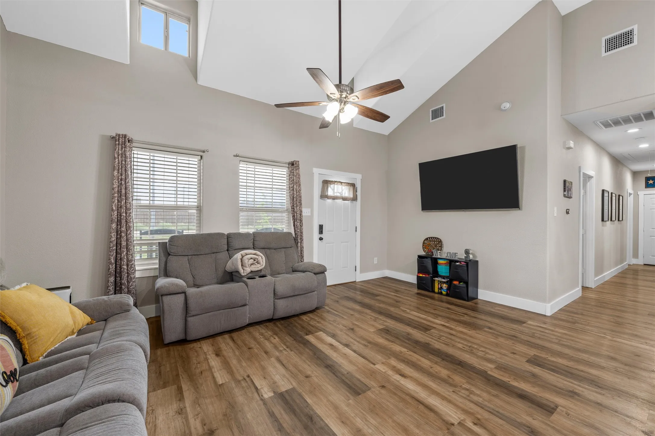 Single Family Residence For Sale in Hill County , 106 Moore Street, Itasca, Texas 76055, 3 Bedroom, 2 Bathroom, Garage spaces, 1,215 Sqft, built in 2020, Preowned, mls#21244751, Real Estate Agent in Itasca, Homes For Sale in Hill county, Homes For Sale in Itasca, Realtor in Itasca Texas, Real Estate Brokerage Independent Realty Texas, Luminita Cordes Realtor