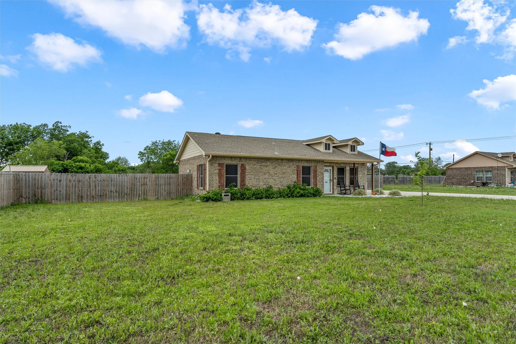 Single Family Residence For Sale in Hill County , 106 Moore Street, Itasca, Texas 76055, 3 Bedroom, 2 Bathroom, Garage spaces, 1,215 Sqft, built in 2020, Preowned, mls#21244751, Real Estate Agent in Itasca, Homes For Sale in Hill county, Homes For Sale in Itasca, Realtor in Itasca Texas, Real Estate Brokerage Independent Realty Texas, Luminita Cordes Realtor