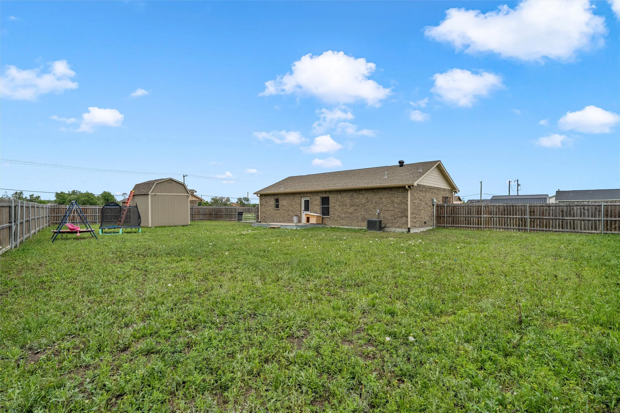 Single Family Residence For Sale in Hill County , 106 Moore Street, Itasca, Texas 76055, 3 Bedroom, 2 Bathroom, Garage spaces, 1,215 Sqft, built in 2020, Preowned, mls#21244751, Real Estate Agent in Itasca, Homes For Sale in Hill county, Homes For Sale in Itasca, Realtor in Itasca Texas, Real Estate Brokerage Independent Realty Texas, Luminita Cordes Realtor