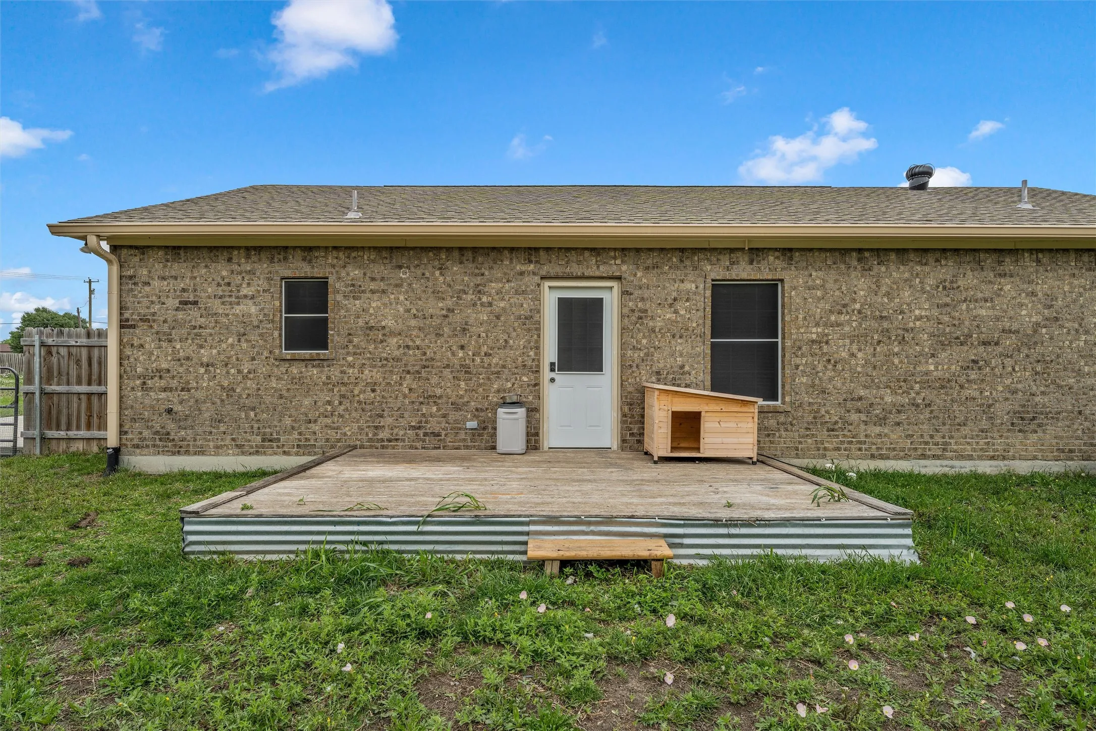 Single Family Residence For Sale in Hill County , 106 Moore Street, Itasca, Texas 76055, 3 Bedroom, 2 Bathroom, Garage spaces, 1,215 Sqft, built in 2020, Preowned, mls#21244751, Real Estate Agent in Itasca, Homes For Sale in Hill county, Homes For Sale in Itasca, Realtor in Itasca Texas, Real Estate Brokerage Independent Realty Texas, Luminita Cordes Realtor