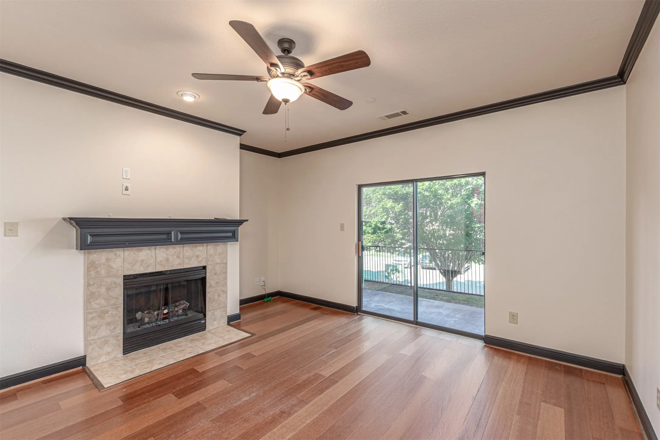 Condominium For Sale in Rockwall County , 1871 Signal Ridge Place, Rockwall, Texas 75032, 2 Bedrooms, 2 Bathrooms, Garage spaces, 1,405 Sqft, built in 2006, Preowned, Price $305,000, mls#21245675, Real Estate Agent in Rockwall, Homes For Sale in Rockwall county, Homes For Sale in Rockwall, Realtor in Rockwall Texas, Real Estate Brokerage Independent Realty Texas, Luminita Cordes Realtor