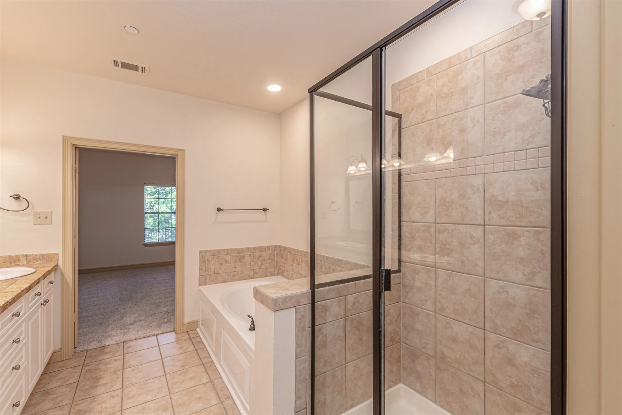 Condominium For Sale in Rockwall County , 1871 Signal Ridge Place, Rockwall, Texas 75032, 2 Bedrooms, 2 Bathrooms, Garage spaces, 1,405 Sqft, built in 2006, Preowned, Price $305,000, mls#21245675, Real Estate Agent in Rockwall, Homes For Sale in Rockwall county, Homes For Sale in Rockwall, Realtor in Rockwall Texas, Real Estate Brokerage Independent Realty Texas, Luminita Cordes Realtor