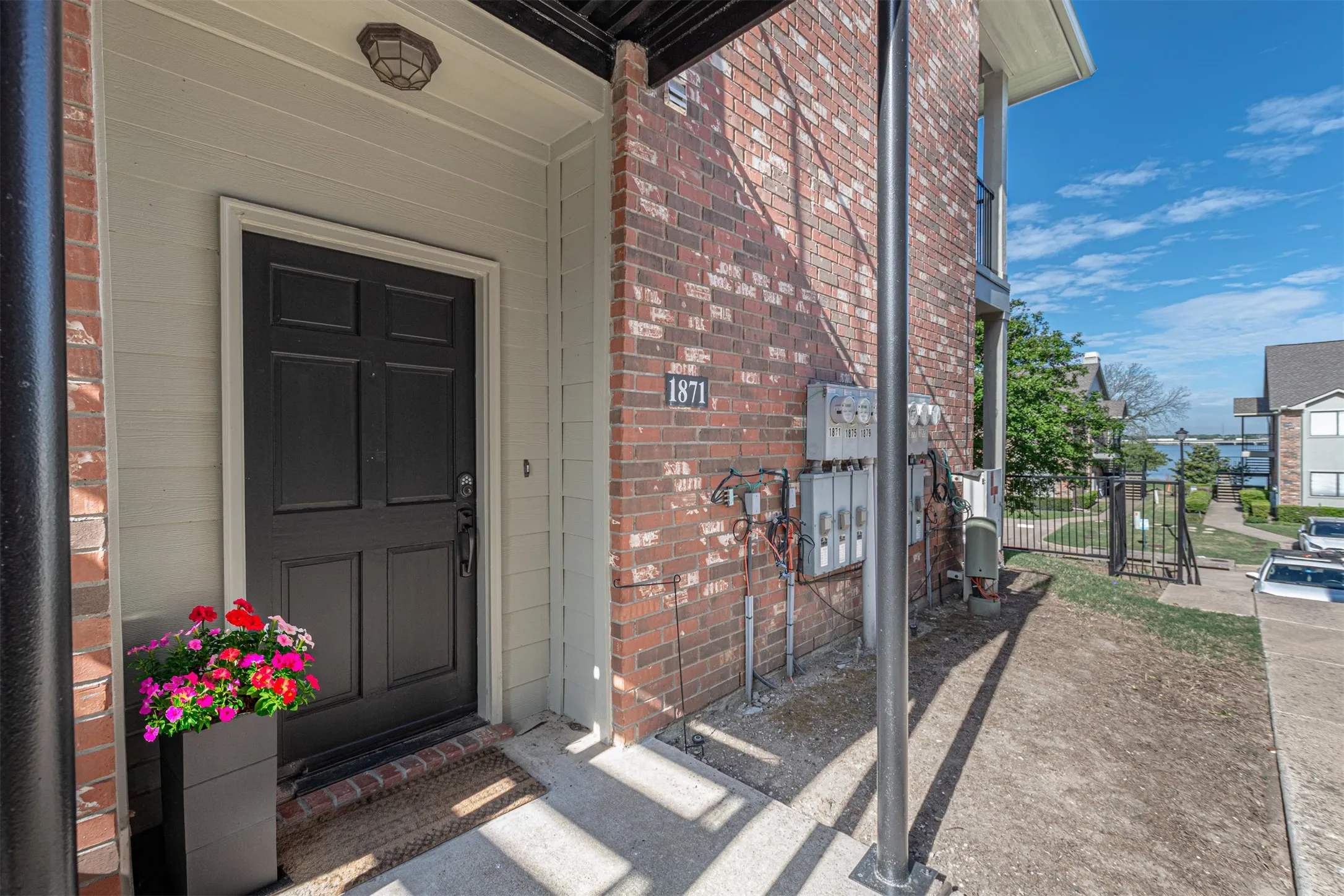 Condominium For Sale in Rockwall County , 1871 Signal Ridge Place, Rockwall, Texas 75032, 2 Bedrooms, 2 Bathrooms, Garage spaces, 1,405 Sqft, built in 2006, Preowned, Price $305,000, mls#21245675, Real Estate Agent in Rockwall, Homes For Sale in Rockwall county, Homes For Sale in Rockwall, Realtor in Rockwall Texas, Real Estate Brokerage Independent Realty Texas, Luminita Cordes Realtor