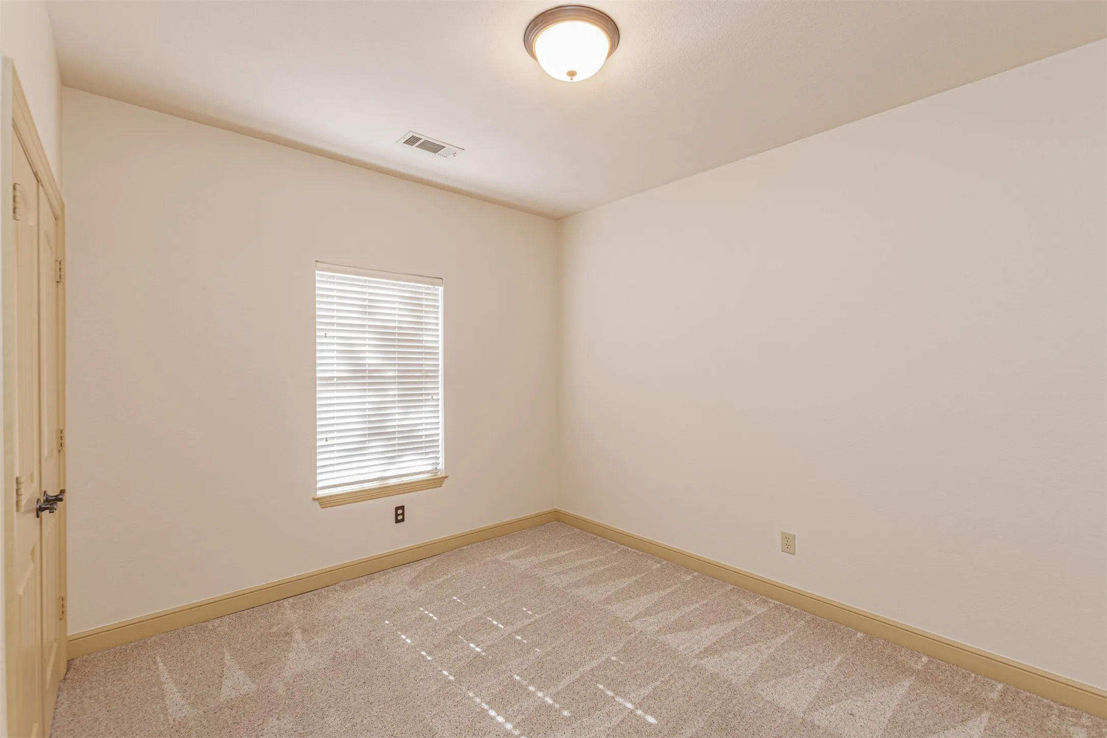 Condominium For Sale in Rockwall County , 1871 Signal Ridge Place, Rockwall, Texas 75032, 2 Bedrooms, 2 Bathrooms, Garage spaces, 1,405 Sqft, built in 2006, Preowned, Price $305,000, mls#21245675, Real Estate Agent in Rockwall, Homes For Sale in Rockwall county, Homes For Sale in Rockwall, Realtor in Rockwall Texas, Real Estate Brokerage Independent Realty Texas, Luminita Cordes Realtor