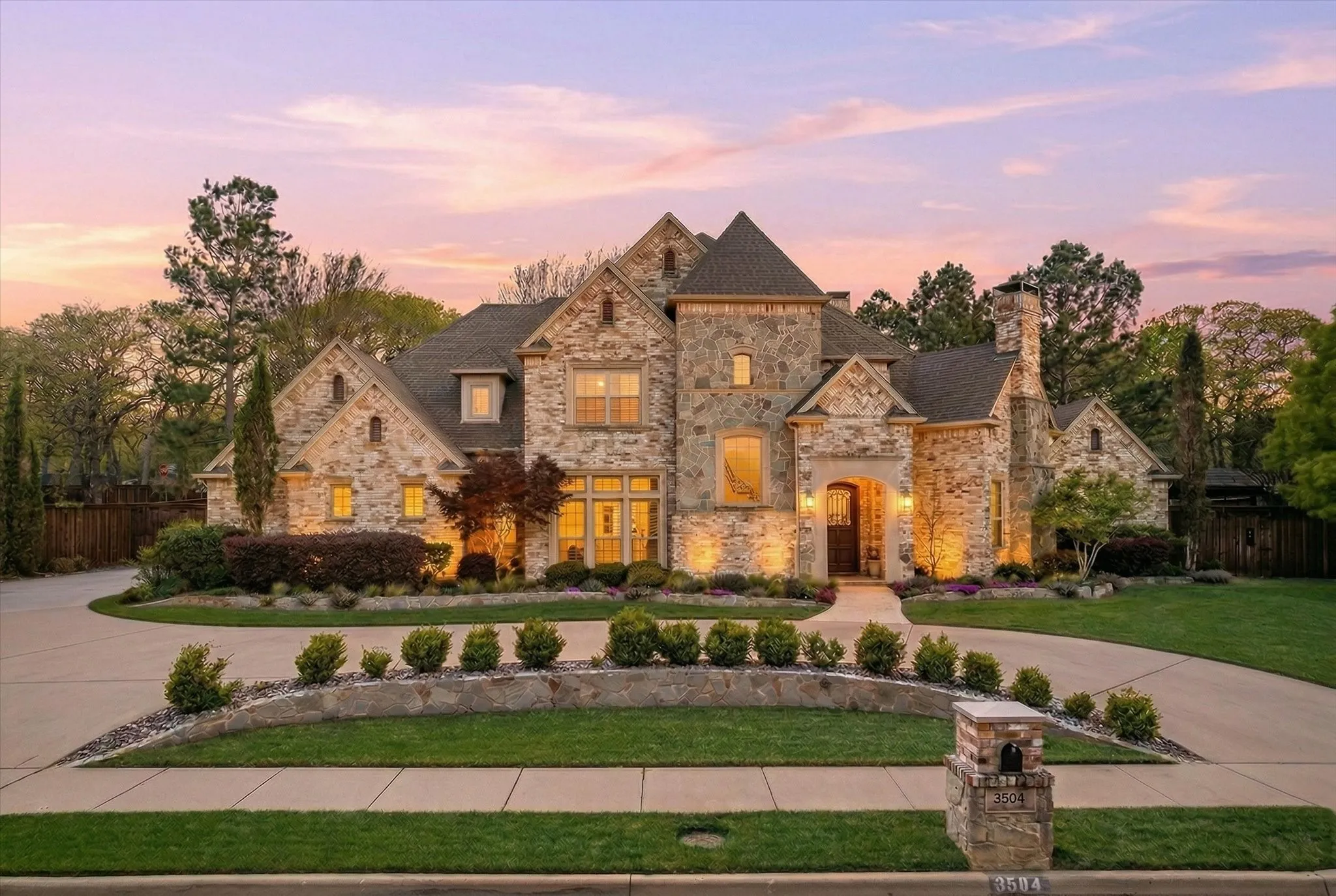 Single Family Residence For Sale in Denton County , 3504 Falcon Court, Denton, Texas 76210, 4 Bedroom, 4 Bathroom, 3 Garage spaces, 4,079 Sqft, built in 2003, Preowned, mls#21228345, Real Estate Agent in Denton, Homes For Sale in Denton county, Homes For Sale in Denton, Realtor in Denton Texas, Real Estate Brokerage Independent Realty Texas, Luminita Cordes Realtor