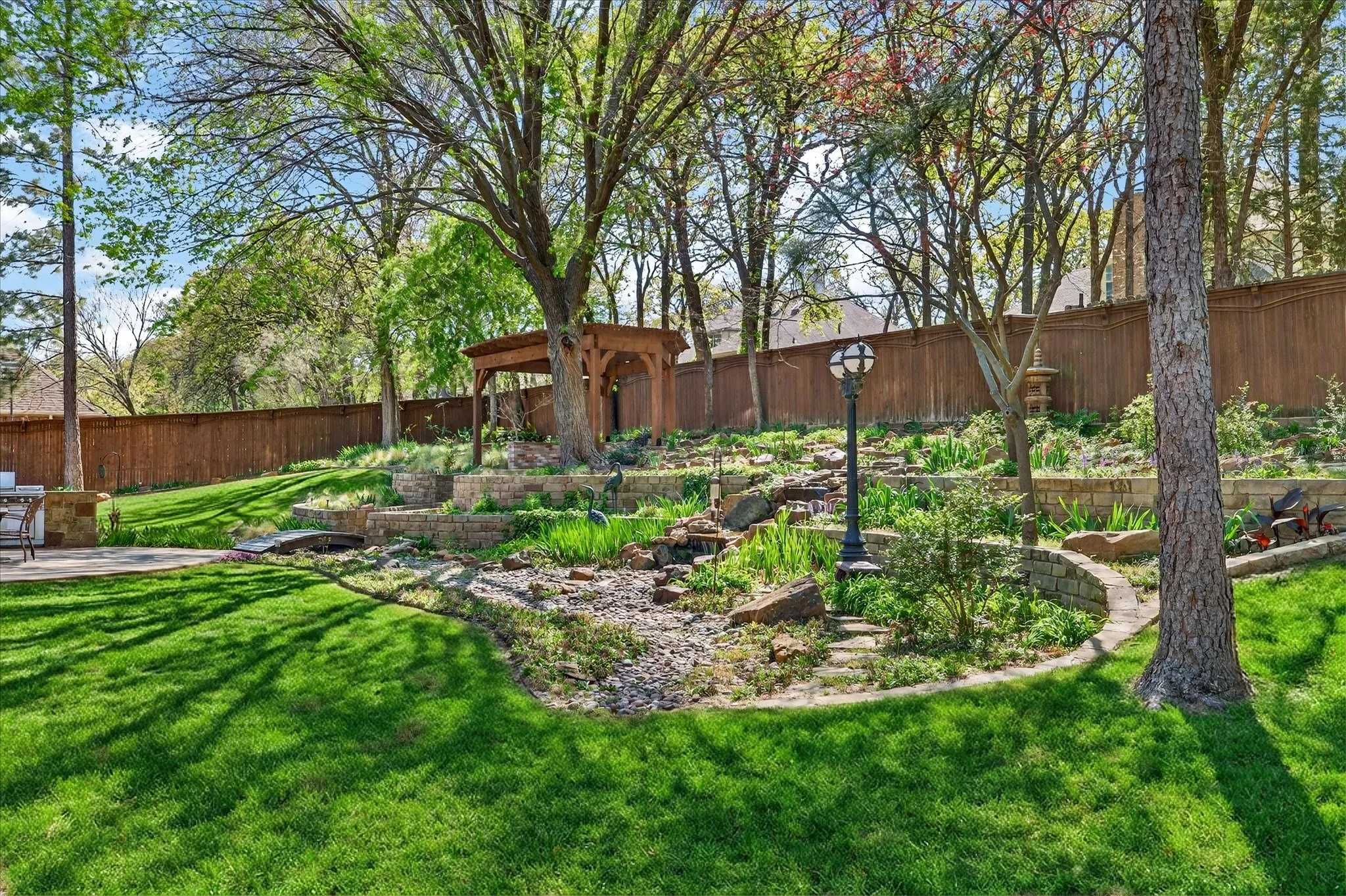 Single Family Residence For Sale in Denton County , 3504 Falcon Court, Denton, Texas 76210, 4 Bedroom, 4 Bathroom, 3 Garage spaces, 4,079 Sqft, built in 2003, Preowned, mls#21228345, Real Estate Agent in Denton, Homes For Sale in Denton county, Homes For Sale in Denton, Realtor in Denton Texas, Real Estate Brokerage Independent Realty Texas, Luminita Cordes Realtor