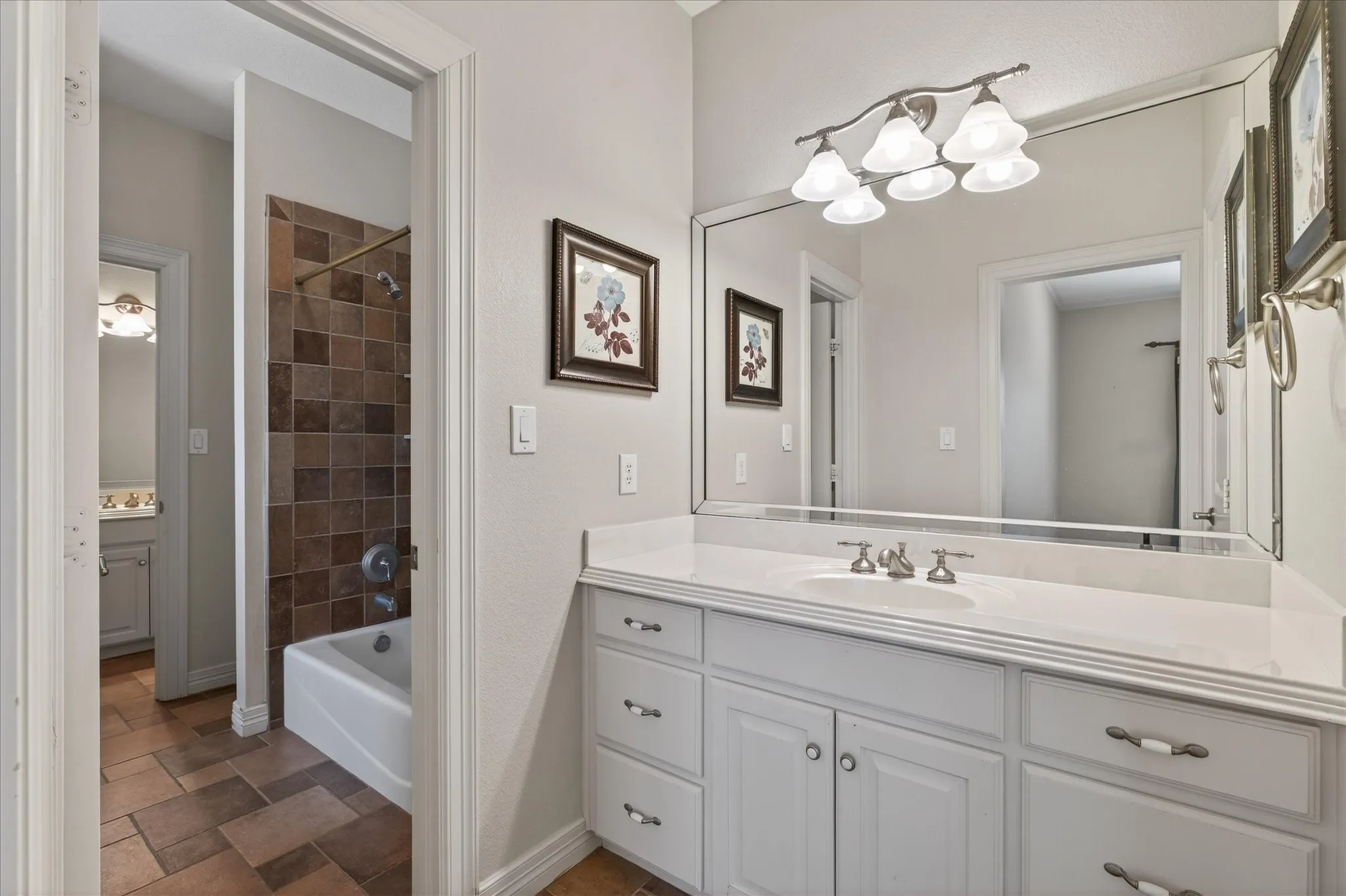 Upstair jack & Jill bathroom