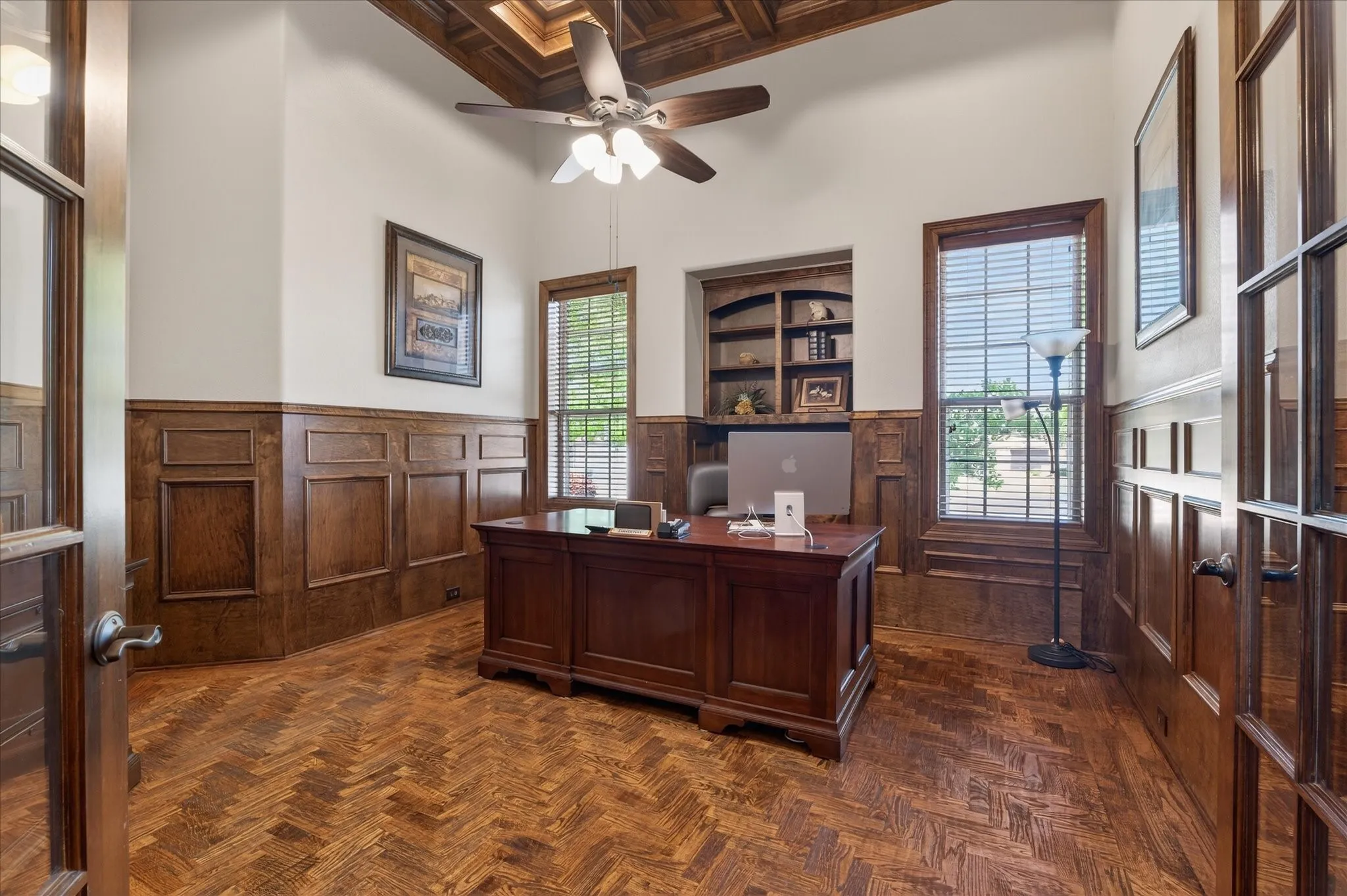 Single Family Residence For Sale in Denton County , 3504 Falcon Court, Denton, Texas 76210, 4 Bedroom, 4 Bathroom, 3 Garage spaces, 4,079 Sqft, built in 2003, Preowned, mls#21228345, Real Estate Agent in Denton, Homes For Sale in Denton county, Homes For Sale in Denton, Realtor in Denton Texas, Real Estate Brokerage Independent Realty Texas, Luminita Cordes Realtor