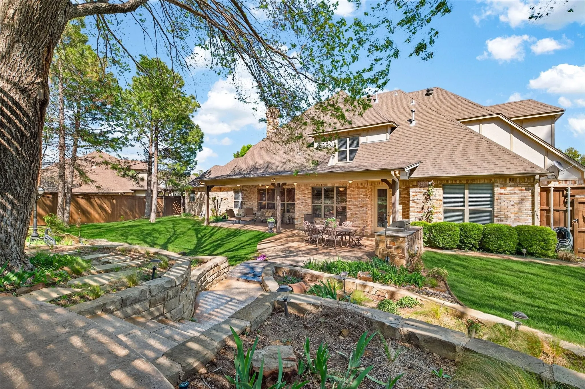 Single Family Residence For Sale in Denton County , 3504 Falcon Court, Denton, Texas 76210, 4 Bedroom, 4 Bathroom, 3 Garage spaces, 4,079 Sqft, built in 2003, Preowned, mls#21228345, Real Estate Agent in Denton, Homes For Sale in Denton county, Homes For Sale in Denton, Realtor in Denton Texas, Real Estate Brokerage Independent Realty Texas, Luminita Cordes Realtor