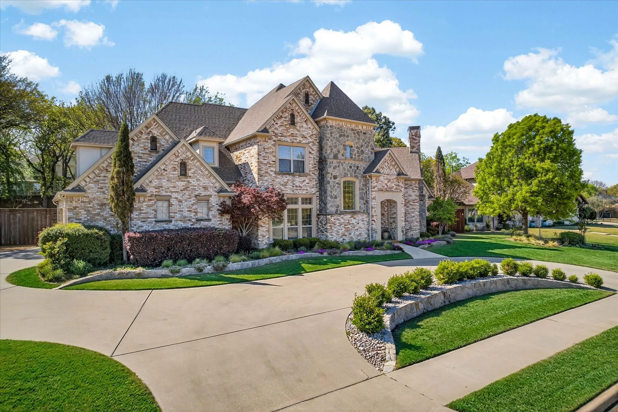 Single Family Residence For Sale in Denton County , 3504 Falcon Court, Denton, Texas 76210, 4 Bedroom, 4 Bathroom, 3 Garage spaces, 4,079 Sqft, built in 2003, Preowned, mls#21228345, Real Estate Agent in Denton, Homes For Sale in Denton county, Homes For Sale in Denton, Realtor in Denton Texas, Real Estate Brokerage Independent Realty Texas, Luminita Cordes Realtor