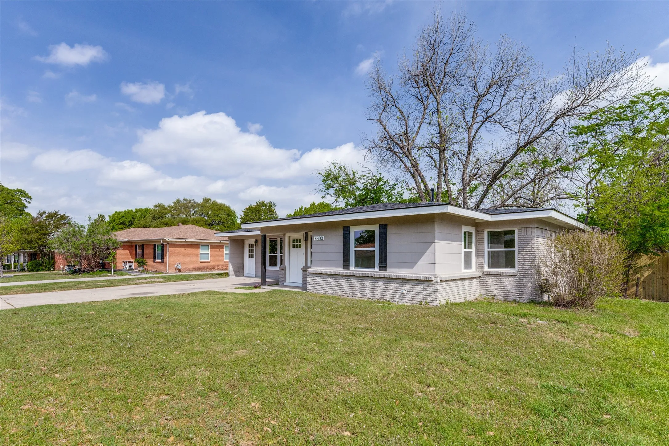 Single Family Residence For Sale in Tarrant County , 7800 Gaston Avenue, Fort Worth, Texas 76116, 3 Bedrooms, 2 Bathrooms, Garage spaces, 1,730 Sqft, built in 1958, Price $265,000, mls#21245721, Real Estate Agent in Fort Worth, Homes For Sale in Tarrant county, Homes For Sale in Fort Worth, Realtor in Fort Worth Texas, Real Estate Brokerage Independent Realty Texas, Luminita Cordes Realtor