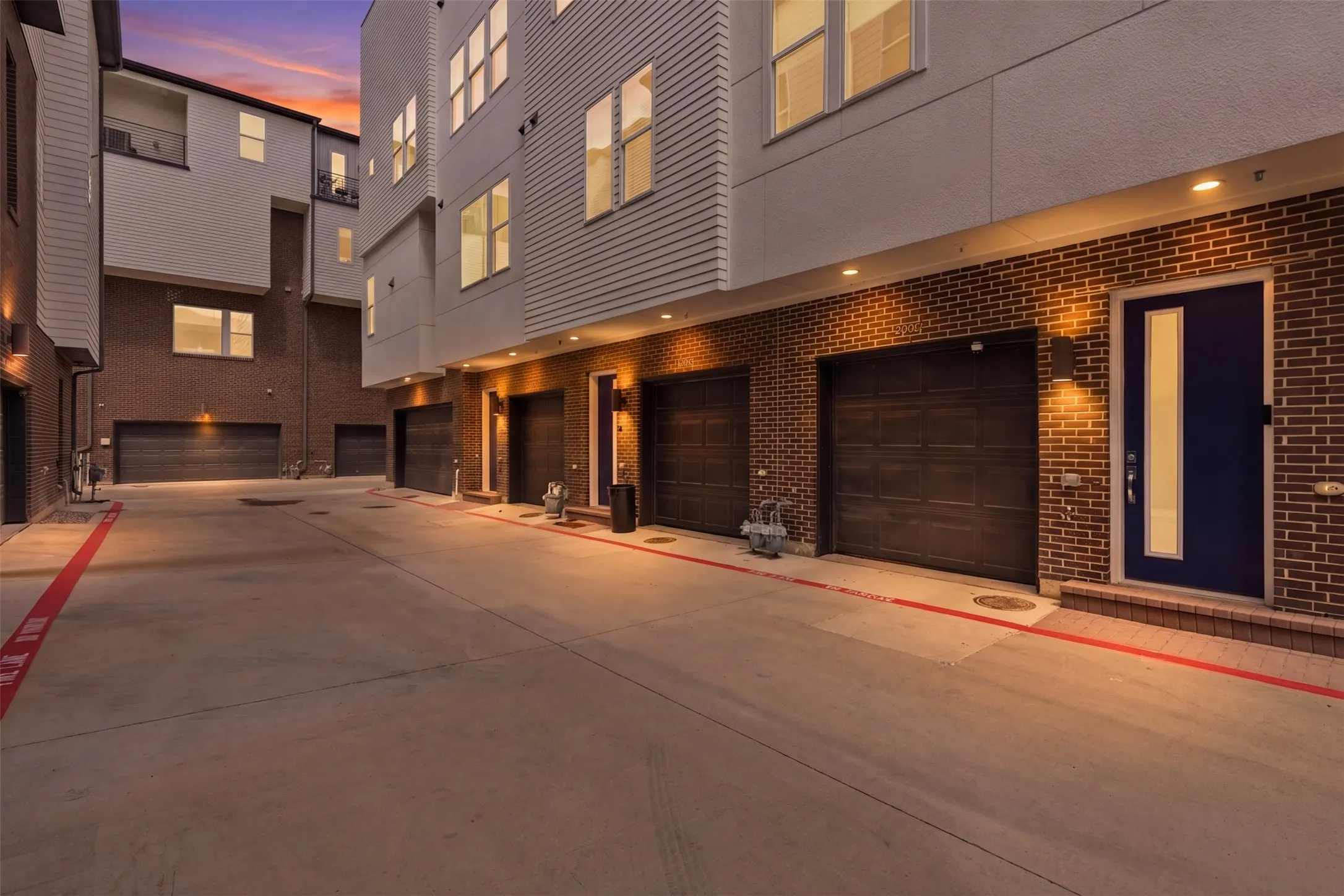 Townhouse For Sale in Dallas County , 381 E Greenbriar Lane 1002, Dallas, Texas 75203, 2 Bedroom, 3 Bathroom, 2 Garage spaces, 1,414 Sqft, built in 2022, Preowned, Price $499,900, mls#21245341, Real Estate Agent in Dallas, Homes For Sale in Dallas county, Homes For Sale in Dallas, Realtor in Dallas Texas, Real Estate Brokerage Independent Realty Texas, Luminita Cordes Realtor