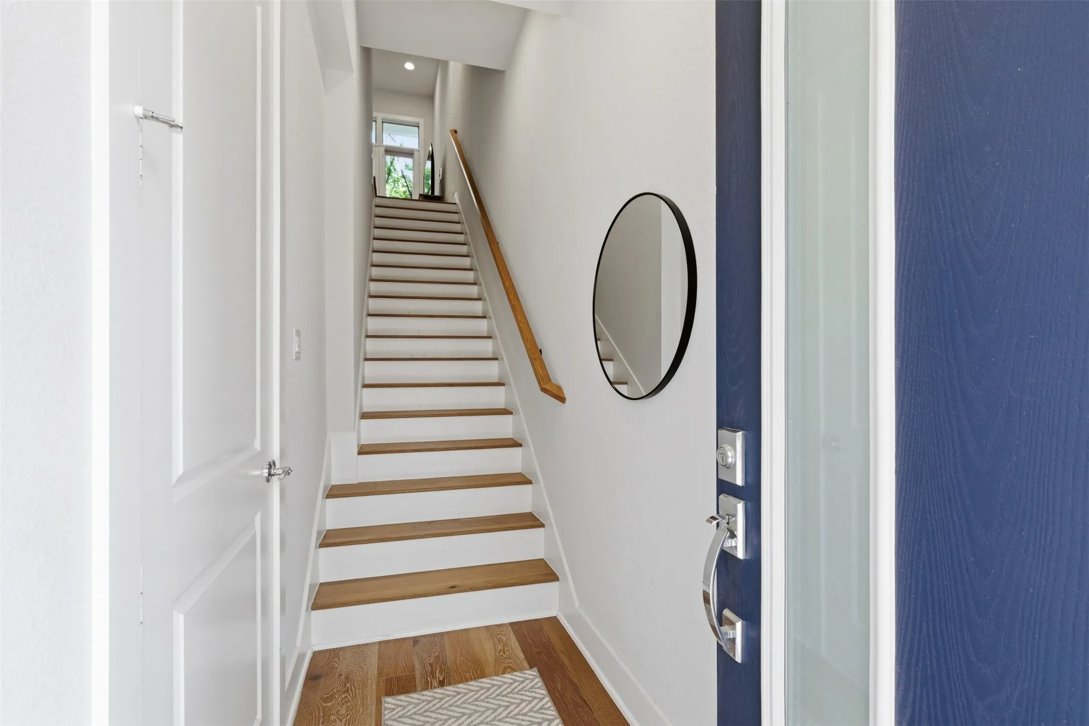 Medical Professional Dream: 2-Bed Townhome | 15-Min UT Southwestern | 15-Min Baylor Medical | Smart Home | Gated Oak Cliff