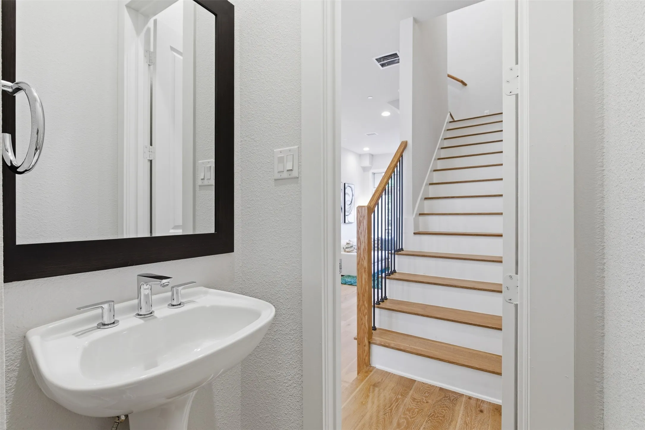 2nd floor: Half Bath