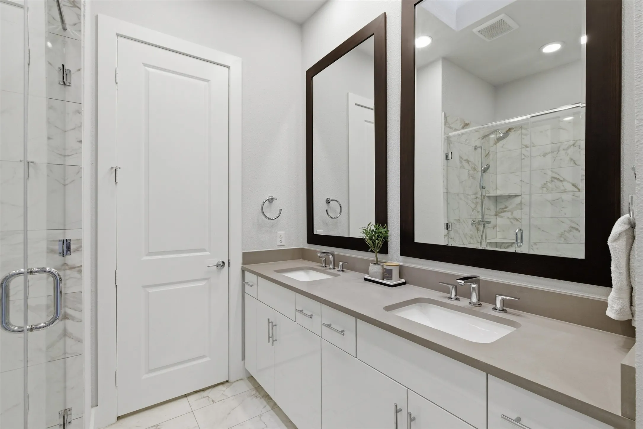 3rd floor: Primary Ensuite Bathroom with Double vanity and plenty of storage