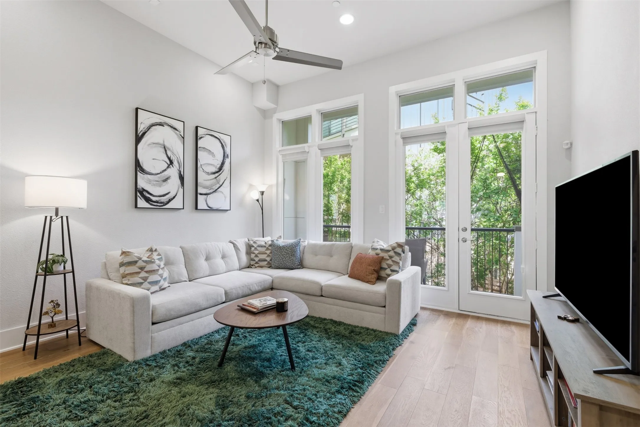 Rare dual-balcony floor plan with tree-lined canopy views—perfect stress relief space for busy residents and fellows. Private outdoor retreat within walking-distance urban neighborhood.