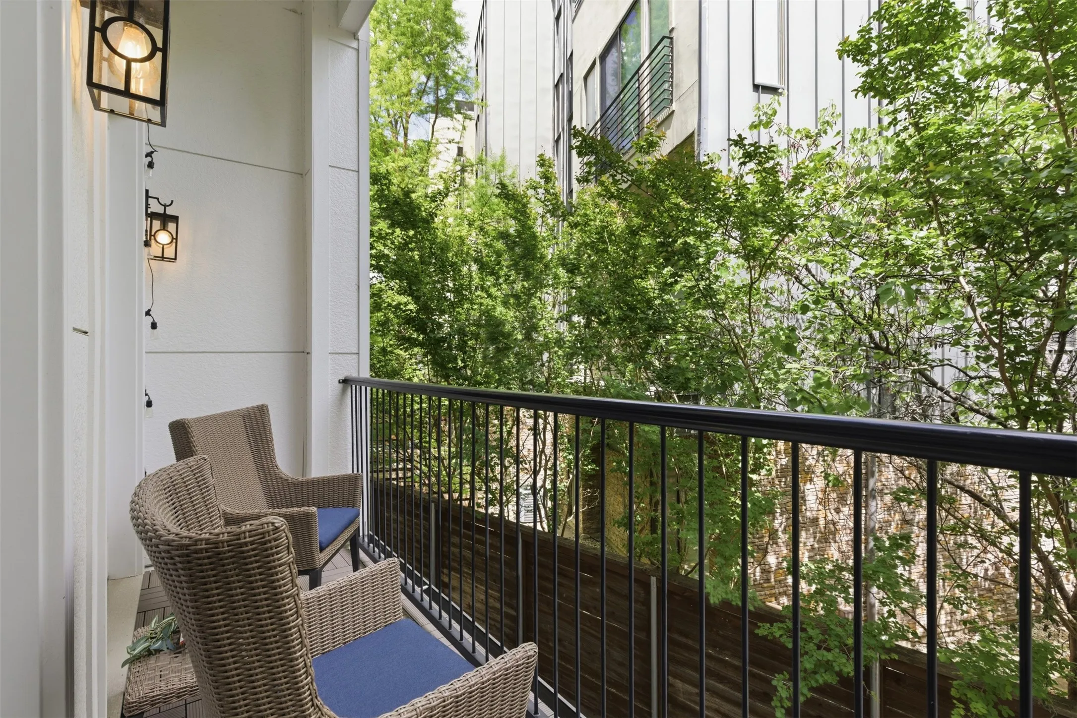 Townhouse For Sale in Dallas County , 381 E Greenbriar Lane 1002, Dallas, Texas 75203, 2 Bedroom, 3 Bathroom, 2 Garage spaces, 1,414 Sqft, built in 2022, Preowned, Price $499,900, mls#21245341, Real Estate Agent in Dallas, Homes For Sale in Dallas county, Homes For Sale in Dallas, Realtor in Dallas Texas, Real Estate Brokerage Independent Realty Texas, Luminita Cordes Realtor