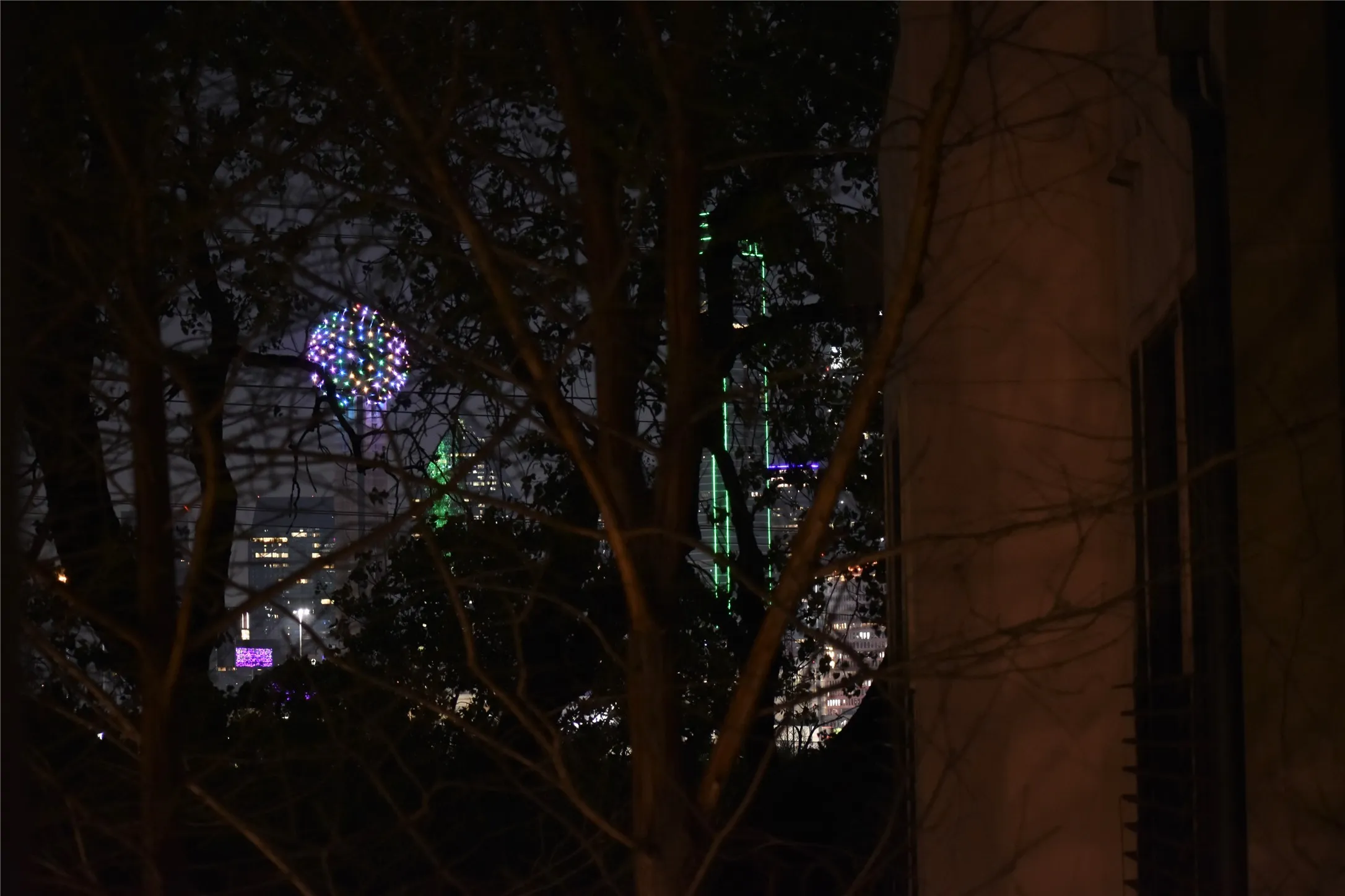 Reunion Tower Views on a winter evening