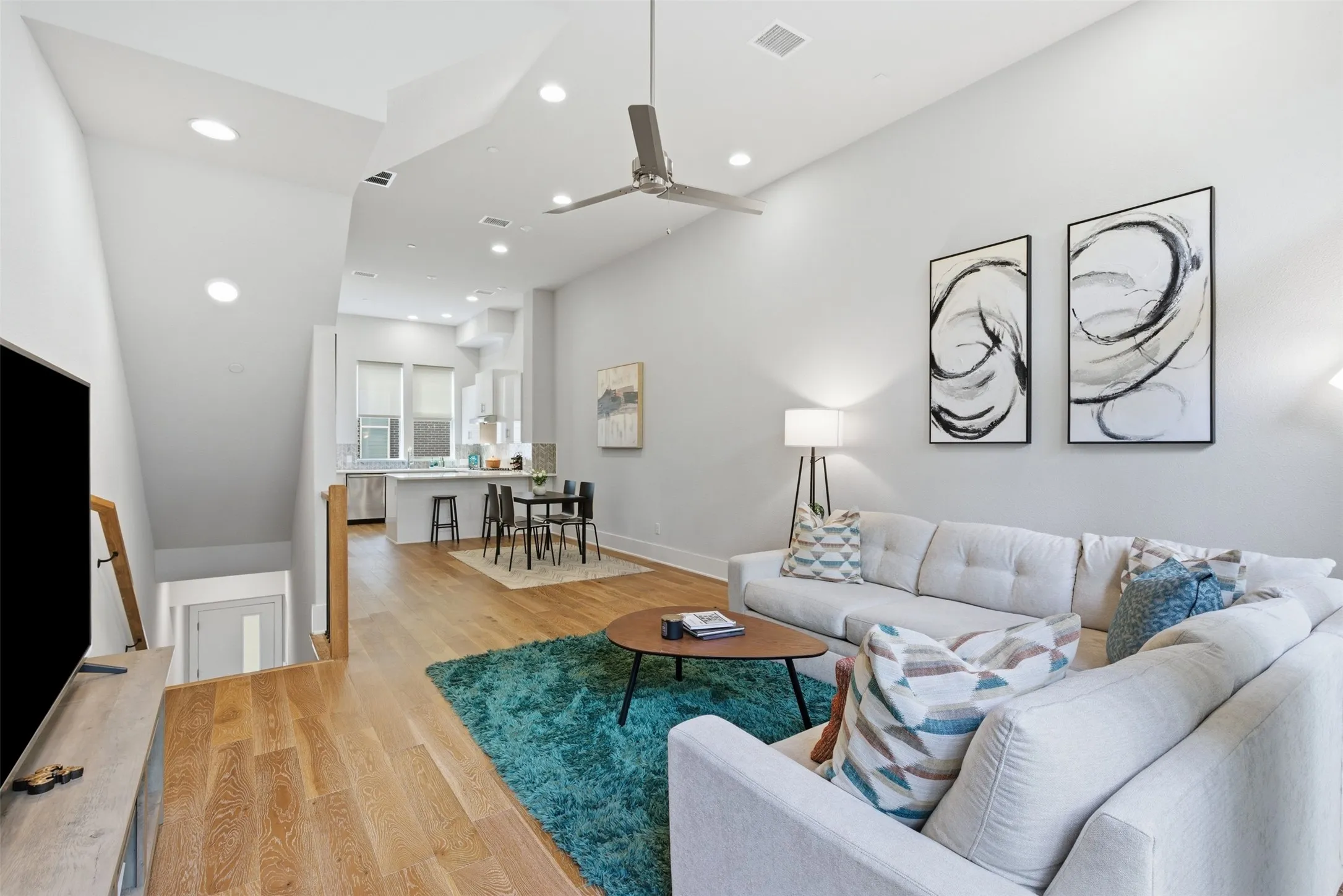 Townhouse For Sale in Dallas County , 381 E Greenbriar Lane 1002, Dallas, Texas 75203, 2 Bedroom, 3 Bathroom, 2 Garage spaces, 1,414 Sqft, built in 2022, Preowned, Price $499,900, mls#21245341, Real Estate Agent in Dallas, Homes For Sale in Dallas county, Homes For Sale in Dallas, Realtor in Dallas Texas, Real Estate Brokerage Independent Realty Texas, Luminita Cordes Realtor