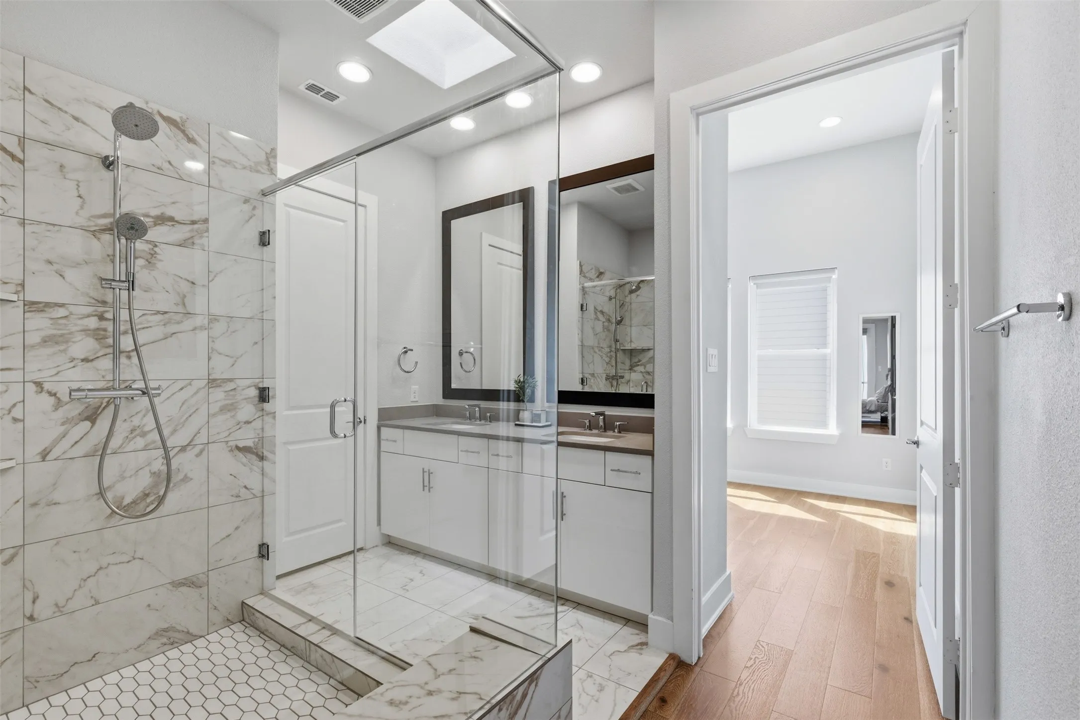 3rd floor: Primary Bathroom