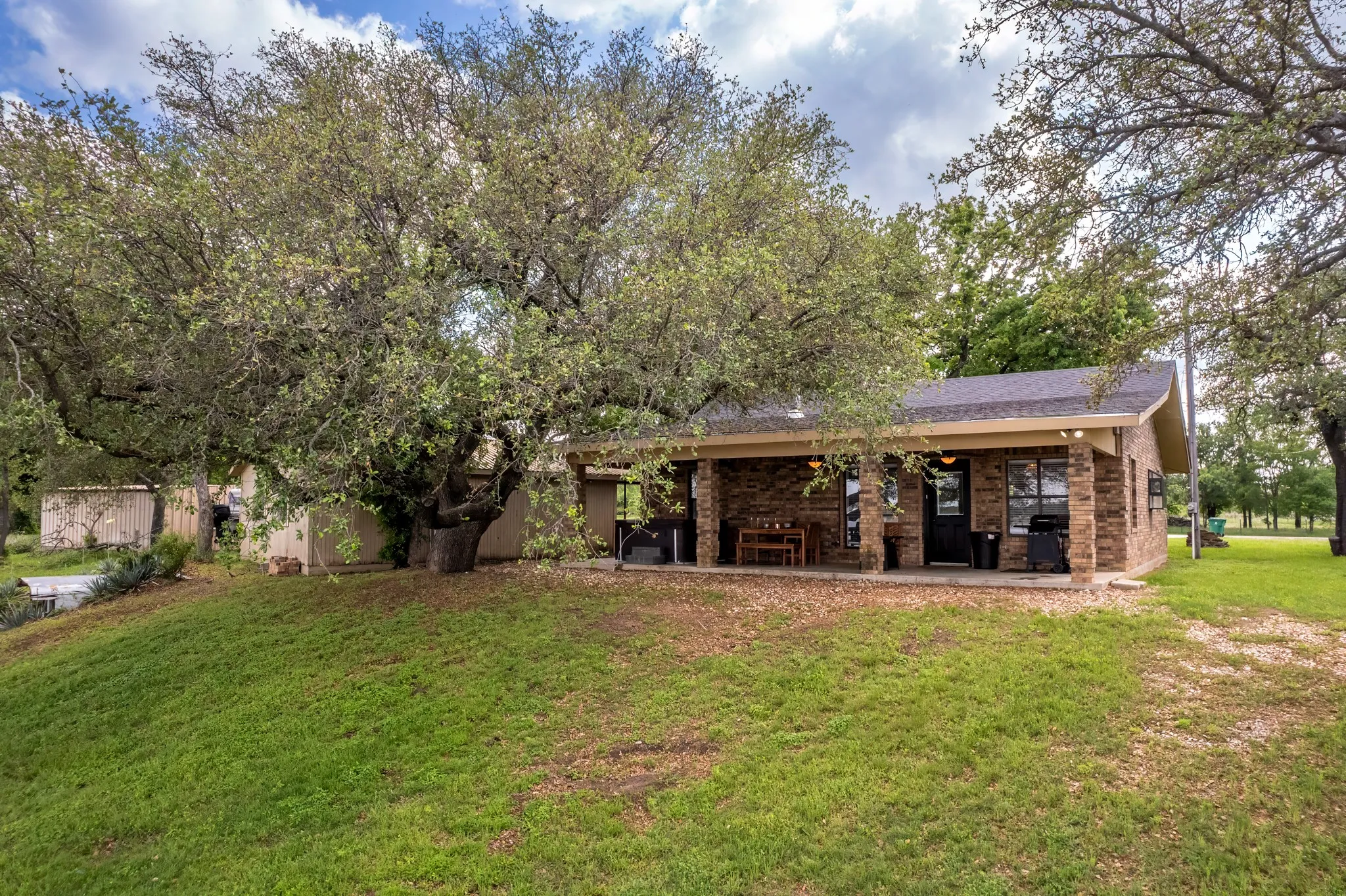 Single Family Residence For Sale in Brown County , 7850 County Road 551, Brownwood, Texas 76801, 3 Bedrooms, 1 Bathroom, 1 Garage spaces, 1,152 Sqft, built in 1992, Price $369,000, mls#21245732, Real Estate Agent in Brownwood, Homes For Sale in Brown county, Homes For Sale in Brownwood, Realtor in Brownwood Texas, Real Estate Brokerage Independent Realty Texas, Luminita Cordes Realtor