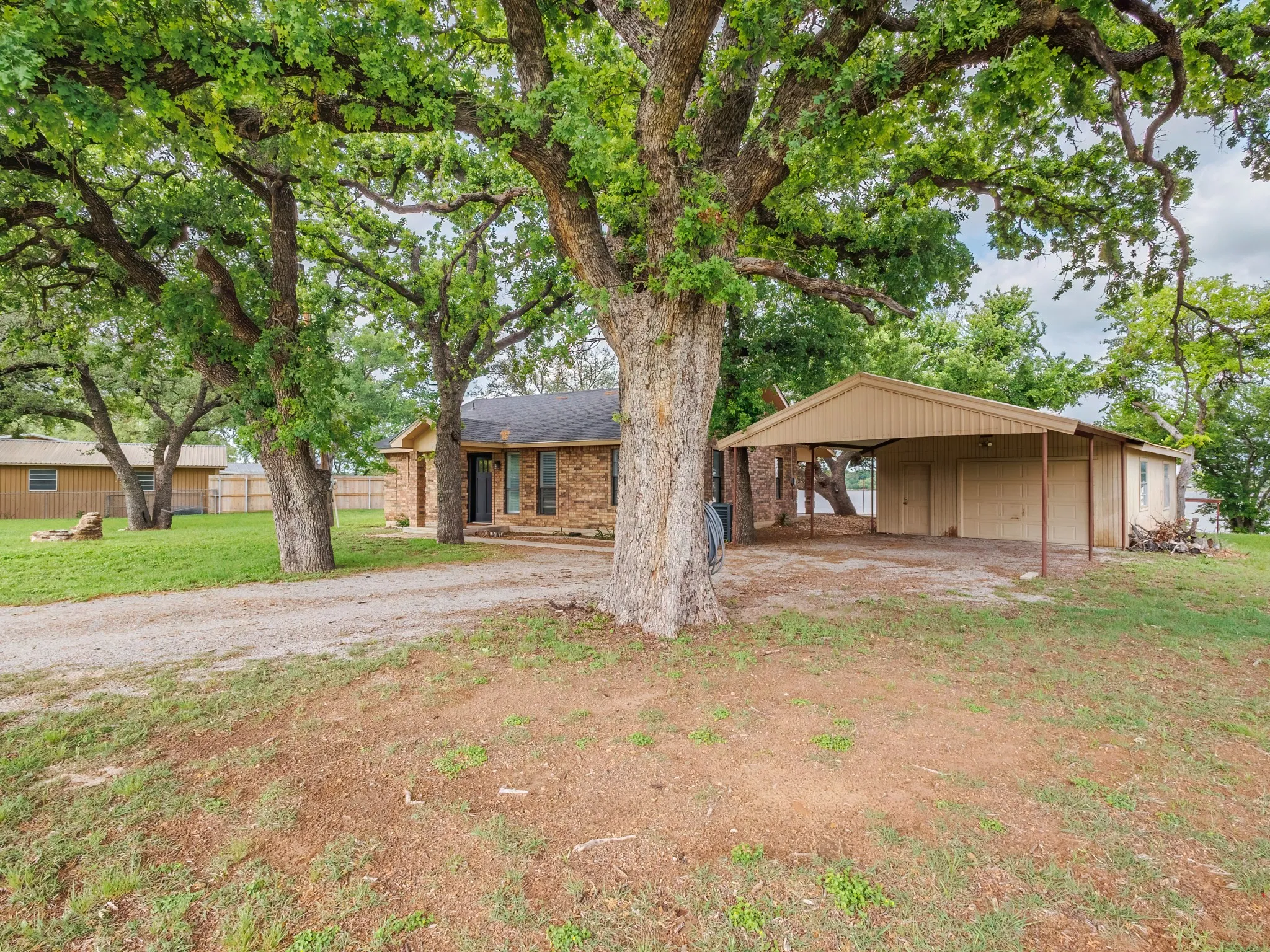 Single Family Residence For Sale in Brown County , 7850 County Road 551, Brownwood, Texas 76801, 3 Bedrooms, 1 Bathroom, 1 Garage spaces, 1,152 Sqft, built in 1992, Price $369,000, mls#21245732, Real Estate Agent in Brownwood, Homes For Sale in Brown county, Homes For Sale in Brownwood, Realtor in Brownwood Texas, Real Estate Brokerage Independent Realty Texas, Luminita Cordes Realtor