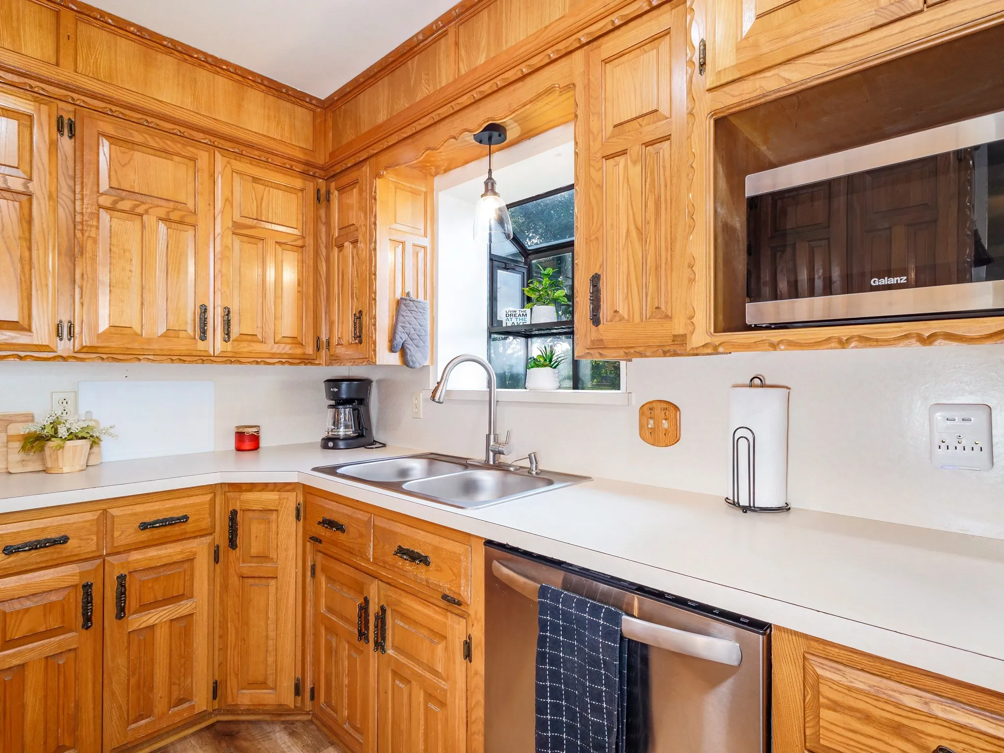 Single Family Residence For Sale in Brown County , 7850 County Road 551, Brownwood, Texas 76801, 3 Bedrooms, 1 Bathroom, 1 Garage spaces, 1,152 Sqft, built in 1992, Price $369,000, mls#21245732, Real Estate Agent in Brownwood, Homes For Sale in Brown county, Homes For Sale in Brownwood, Realtor in Brownwood Texas, Real Estate Brokerage Independent Realty Texas, Luminita Cordes Realtor