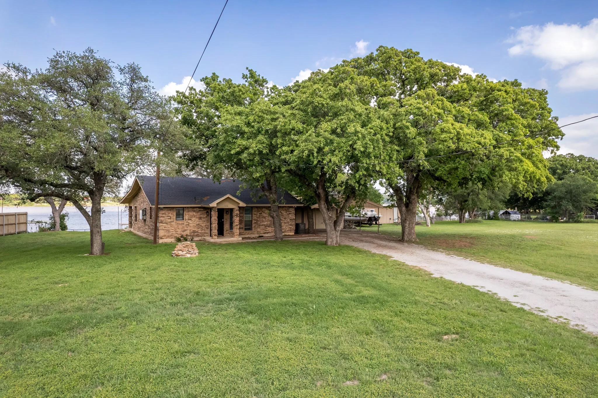 Single Family Residence For Sale in Brown County , 7850 County Road 551, Brownwood, Texas 76801, 3 Bedrooms, 1 Bathroom, 1 Garage spaces, 1,152 Sqft, built in 1992, Price $369,000, mls#21245732, Real Estate Agent in Brownwood, Homes For Sale in Brown county, Homes For Sale in Brownwood, Realtor in Brownwood Texas, Real Estate Brokerage Independent Realty Texas, Luminita Cordes Realtor