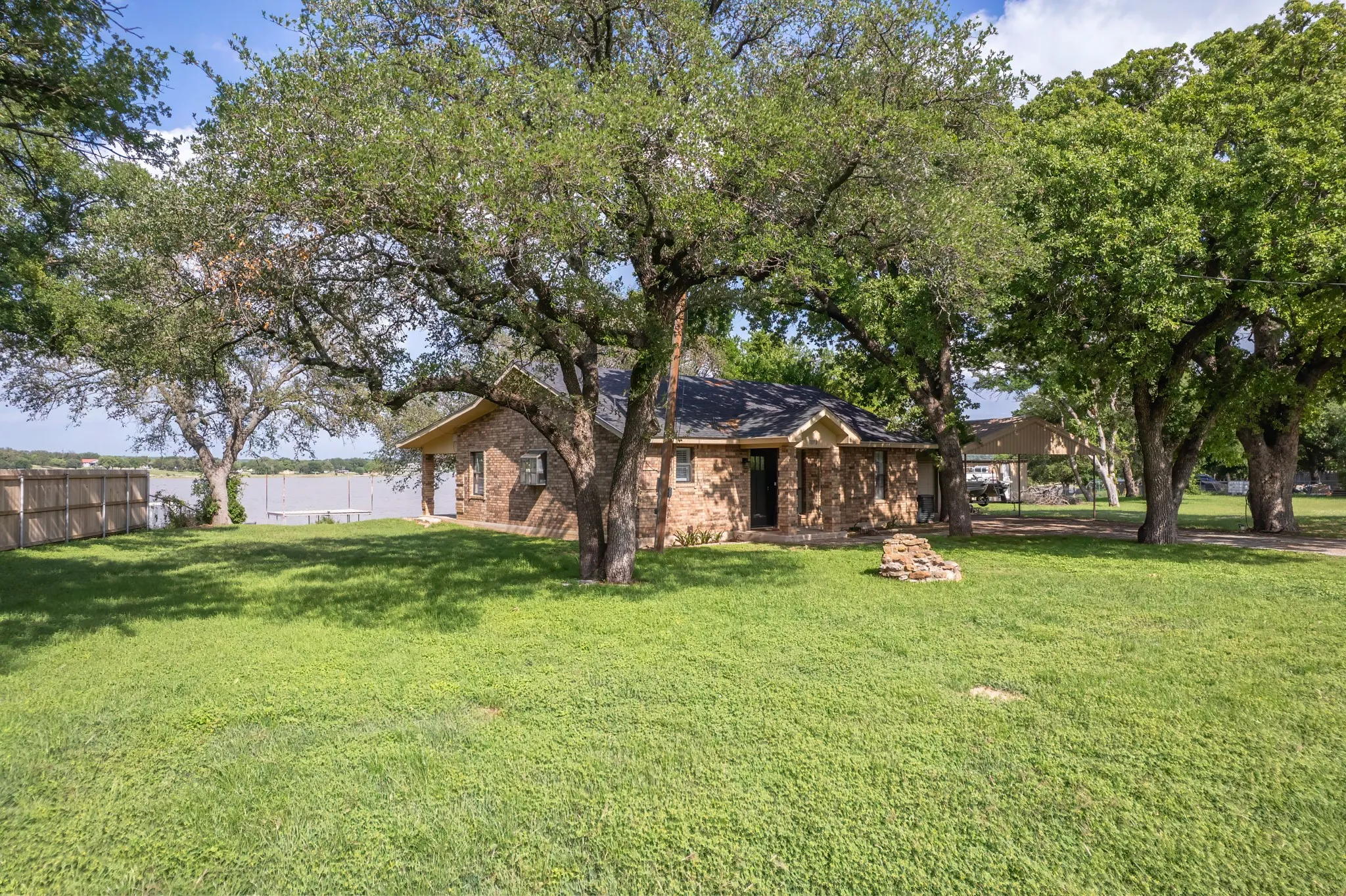 Single Family Residence For Sale in Brown County , 7850 County Road 551, Brownwood, Texas 76801, 3 Bedrooms, 1 Bathroom, 1 Garage spaces, 1,152 Sqft, built in 1992, Price $369,000, mls#21245732, Real Estate Agent in Brownwood, Homes For Sale in Brown county, Homes For Sale in Brownwood, Realtor in Brownwood Texas, Real Estate Brokerage Independent Realty Texas, Luminita Cordes Realtor